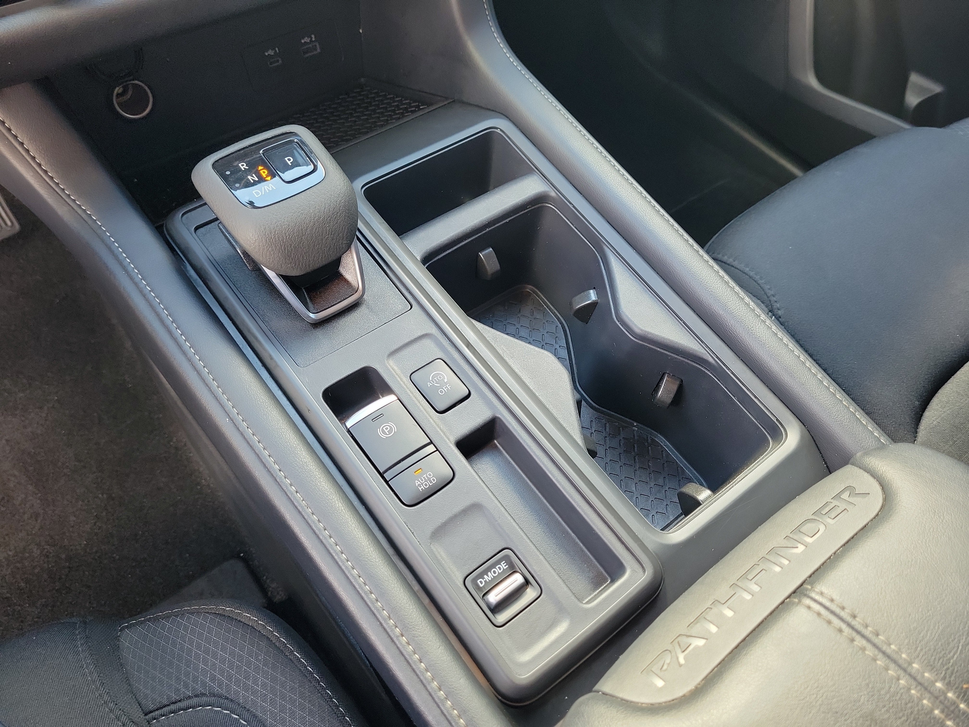 2025 Nissan Pathfinder S