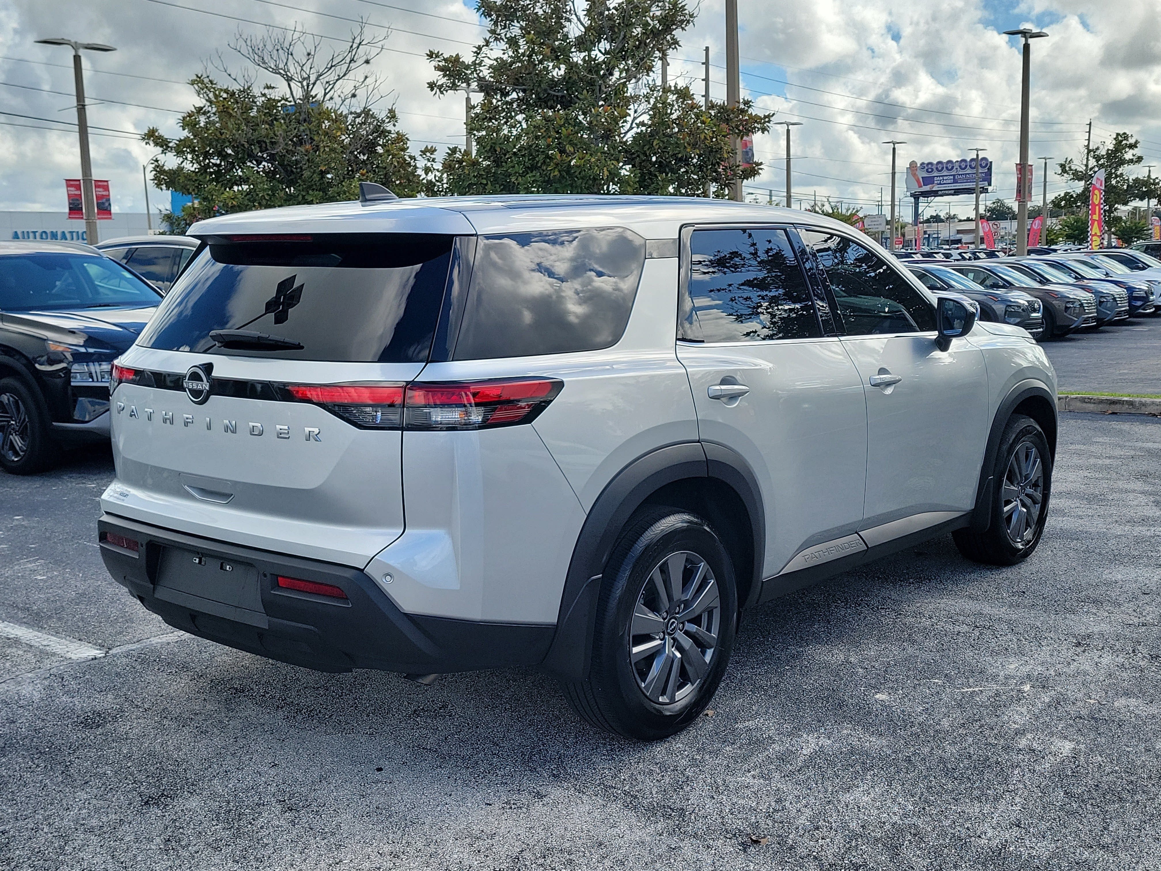 2025 Nissan Pathfinder S