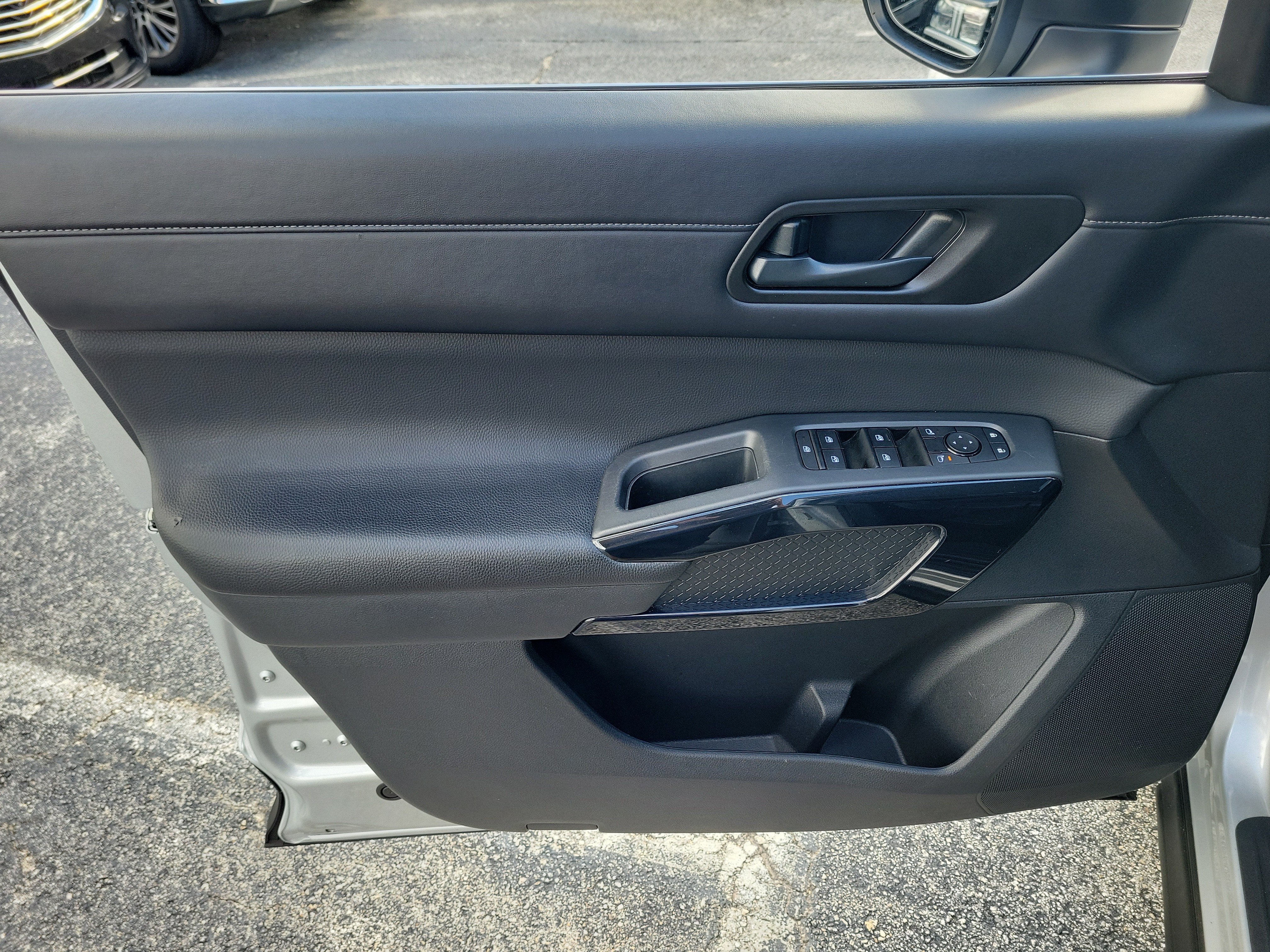 2025 Nissan Pathfinder S