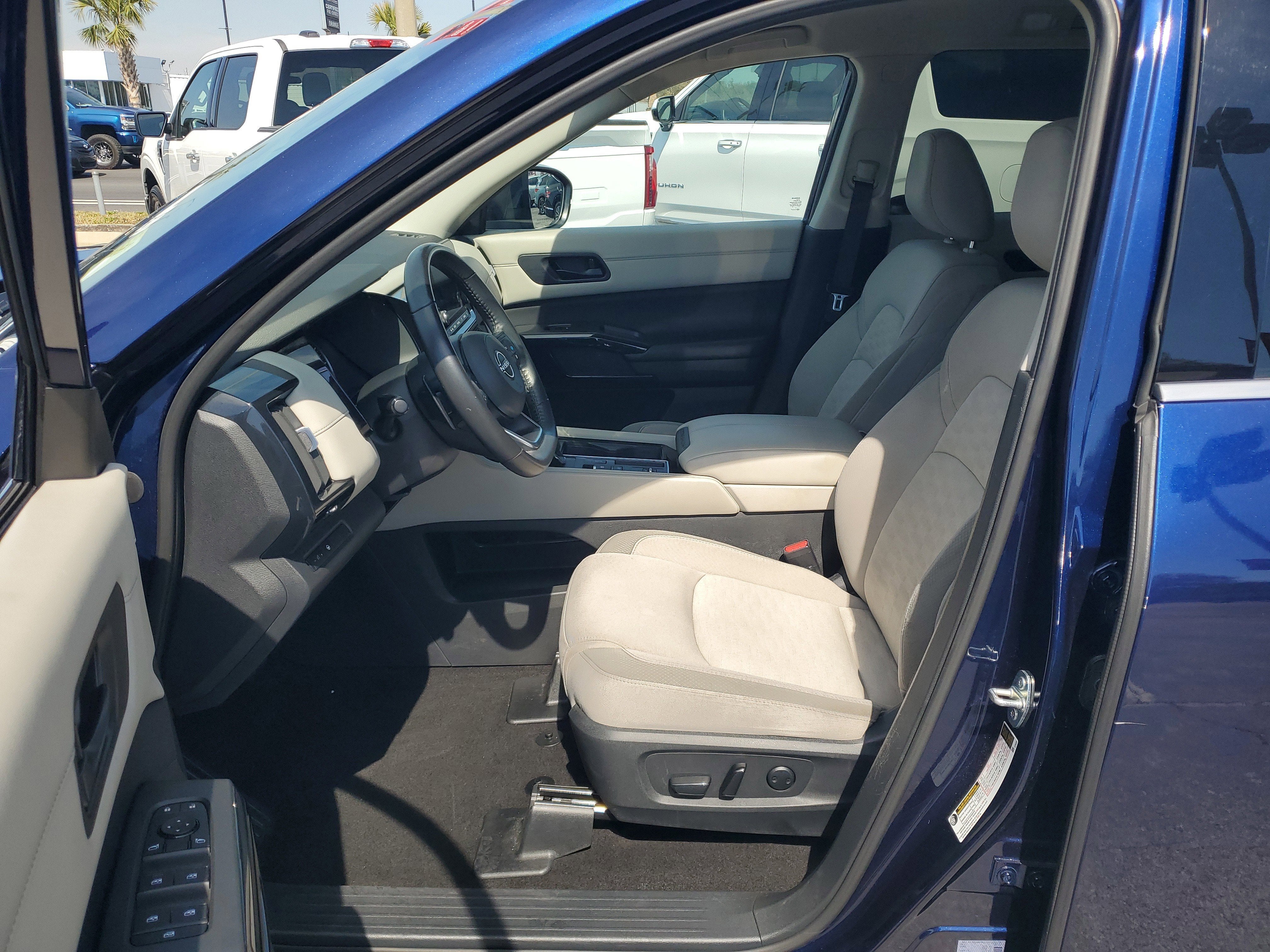 2024 Nissan Pathfinder SV