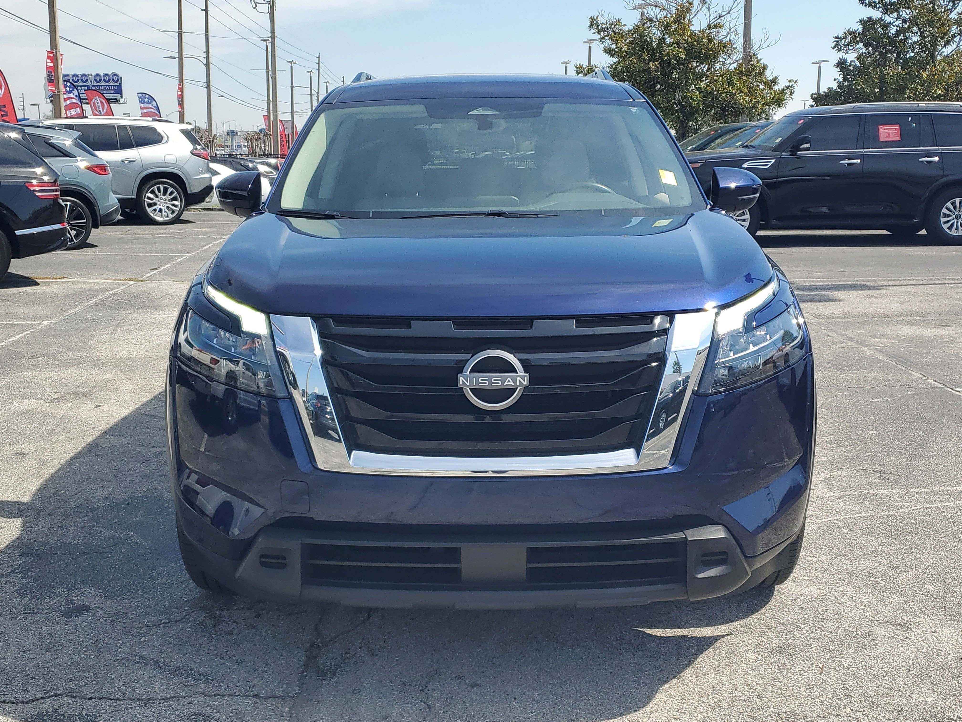 2024 Nissan Pathfinder SV