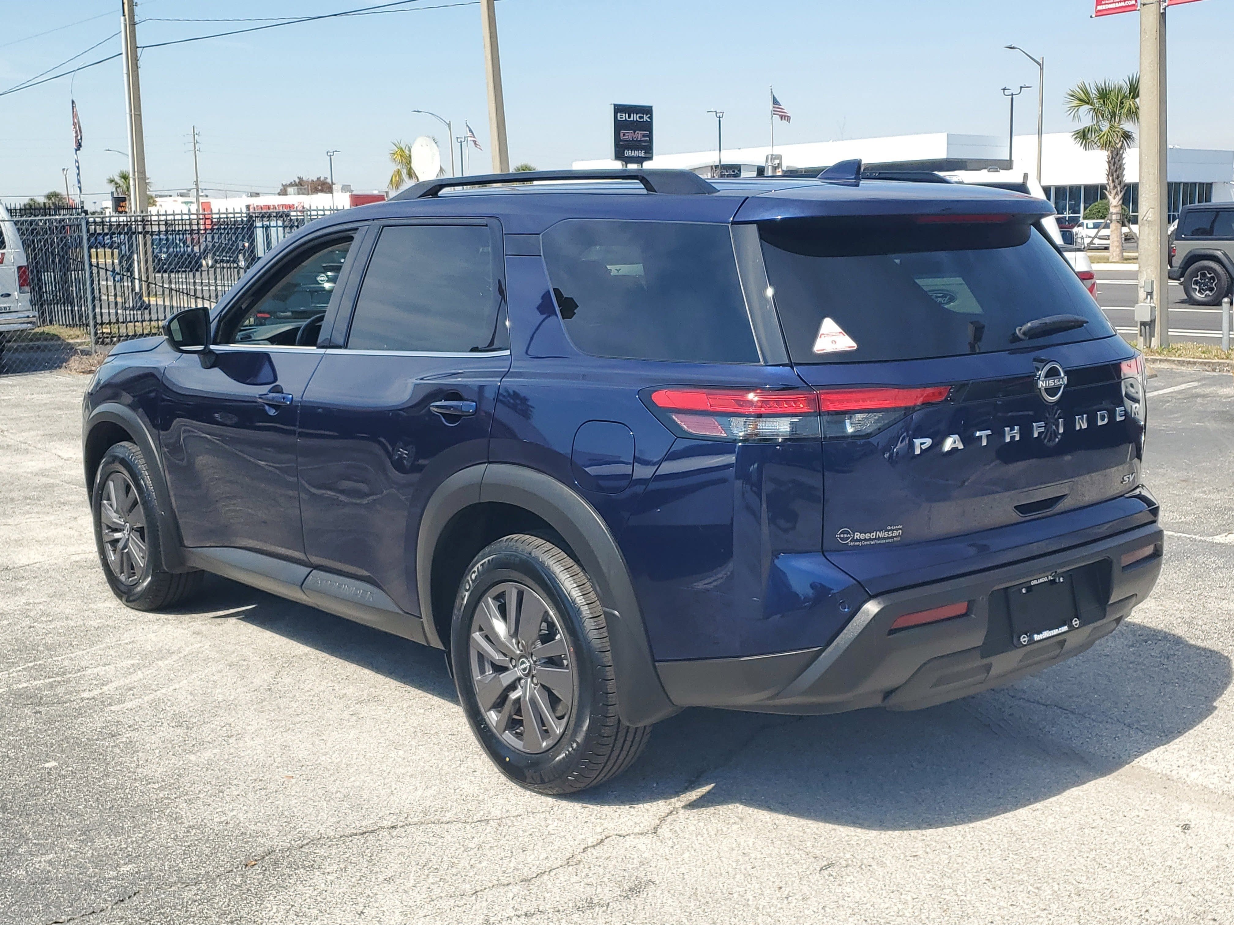 2024 Nissan Pathfinder SV