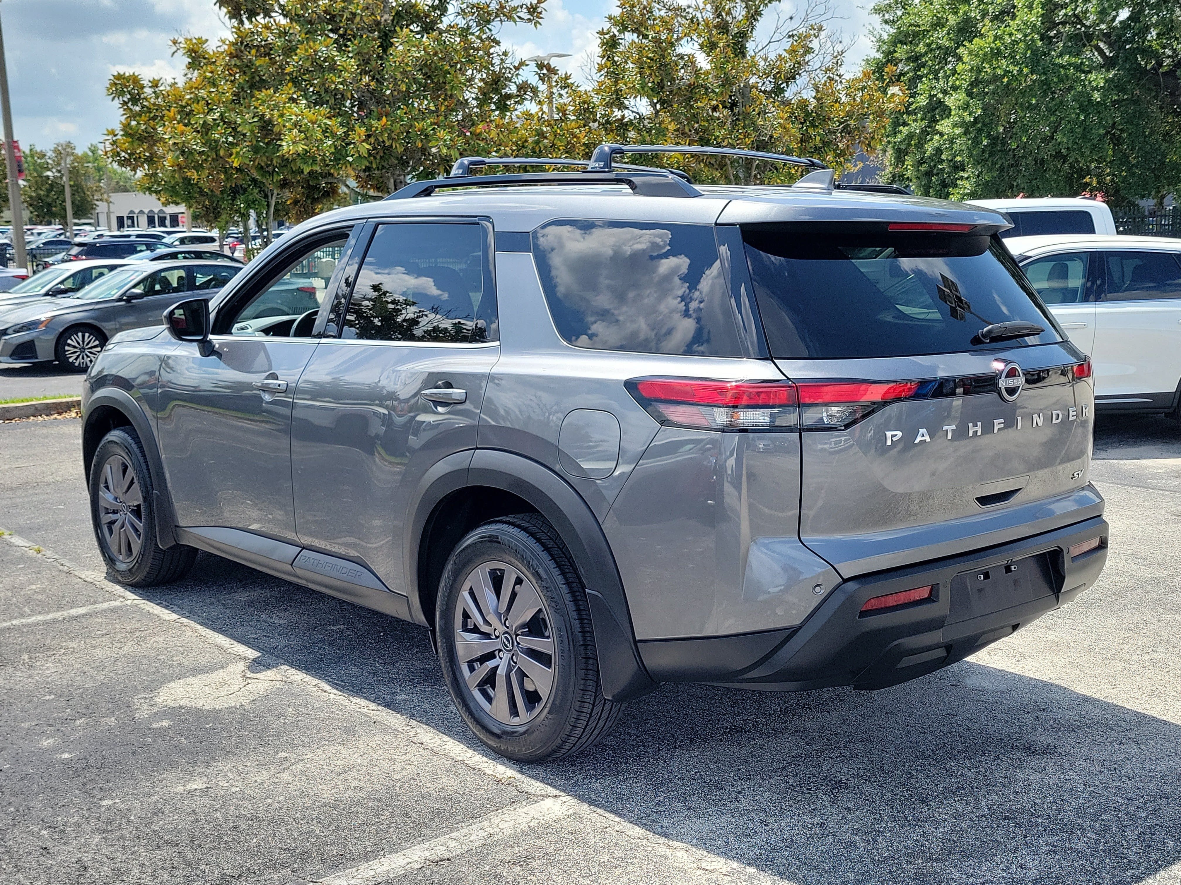 2024 Nissan Pathfinder SV