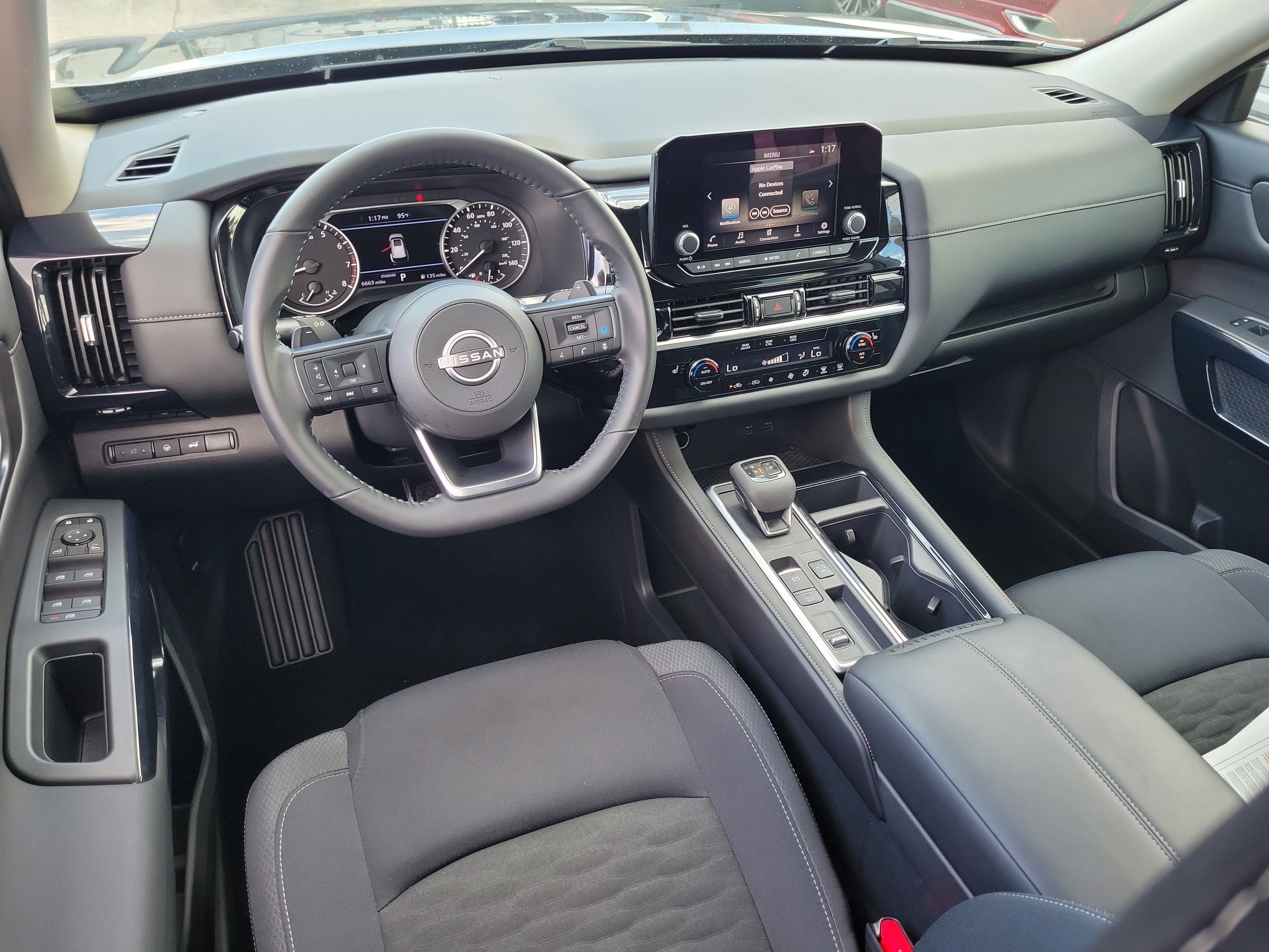 2025 Nissan Pathfinder SV