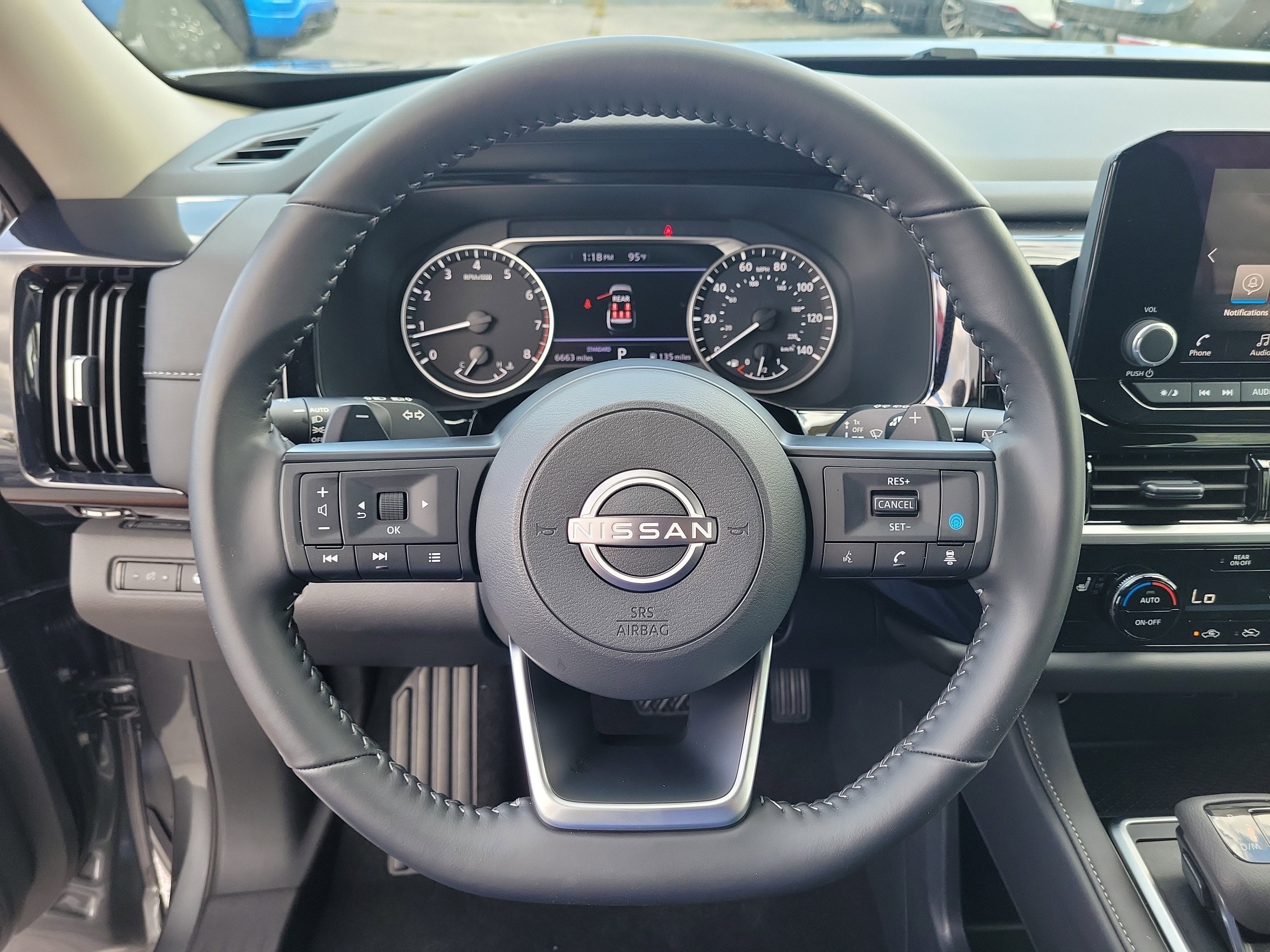 2025 Nissan Pathfinder SV