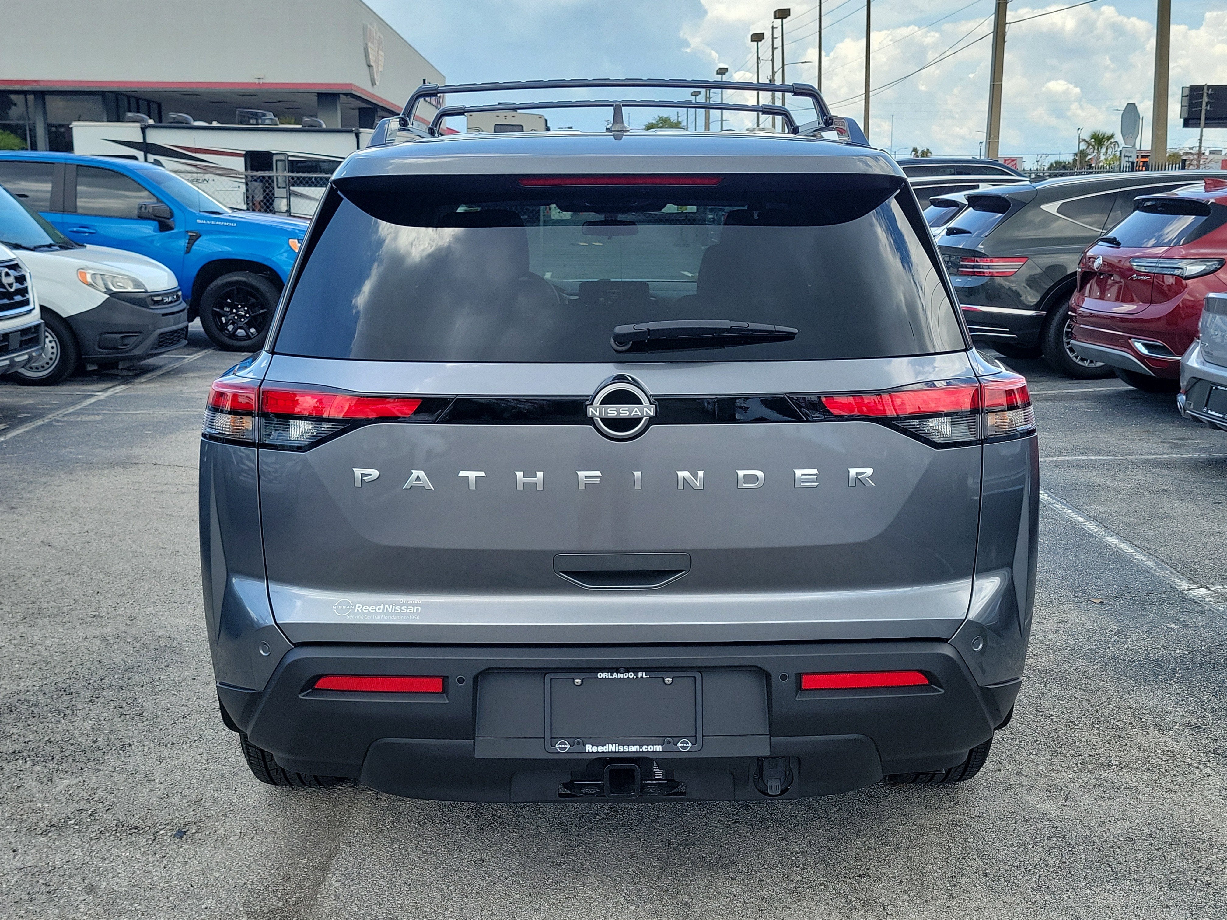 2025 Nissan Pathfinder SV
