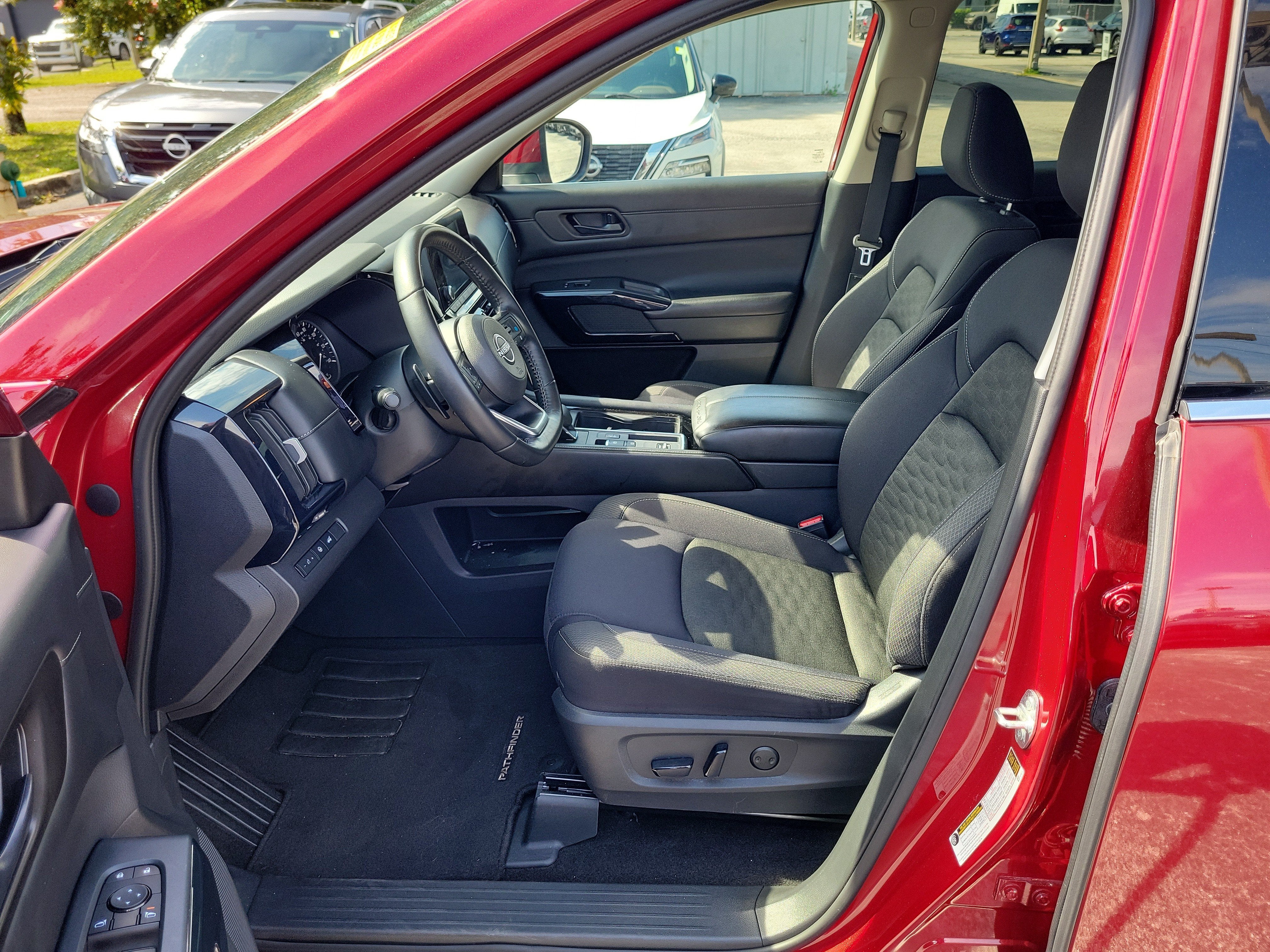2024 Nissan Pathfinder SV