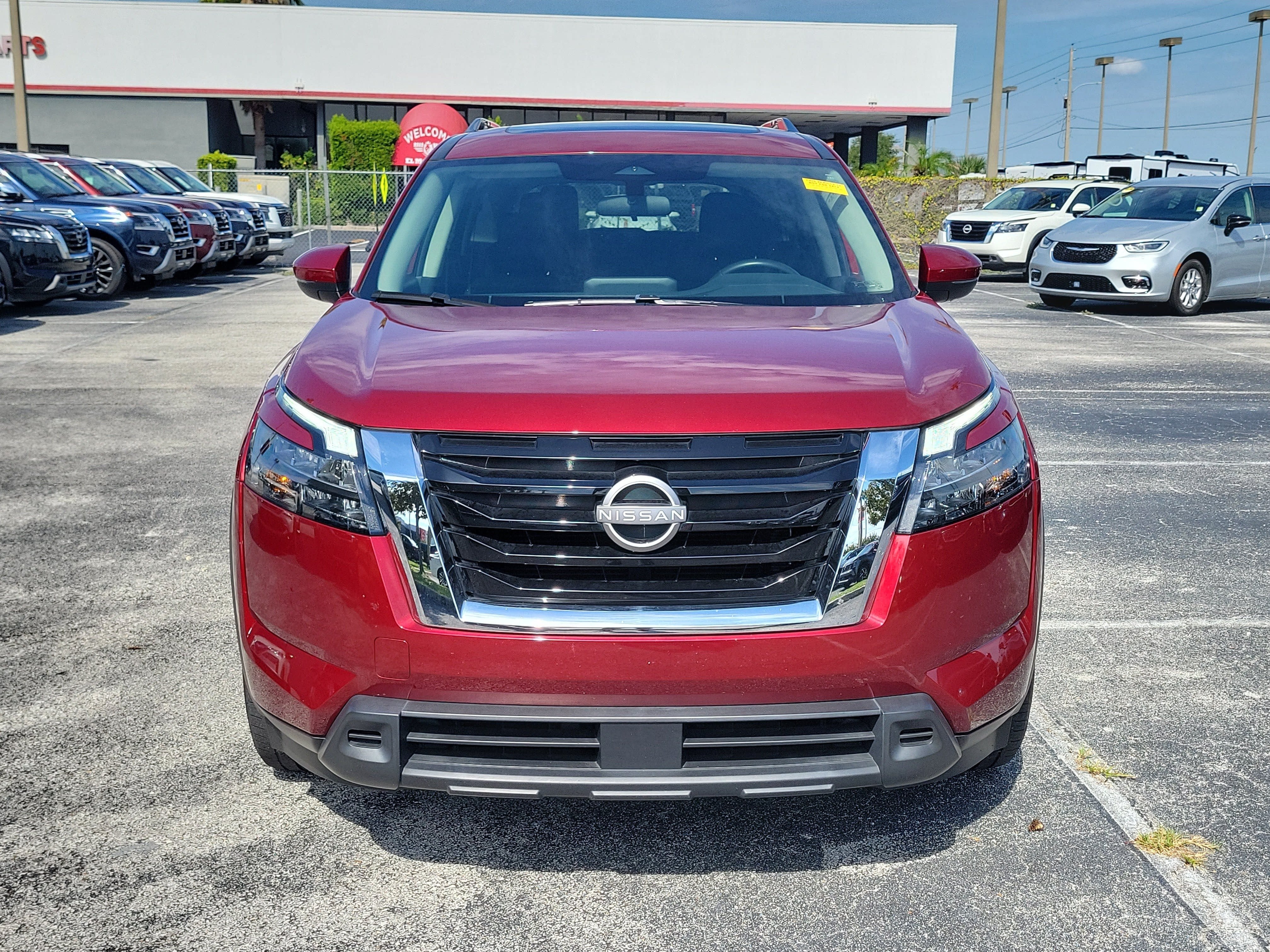 2024 Nissan Pathfinder SV