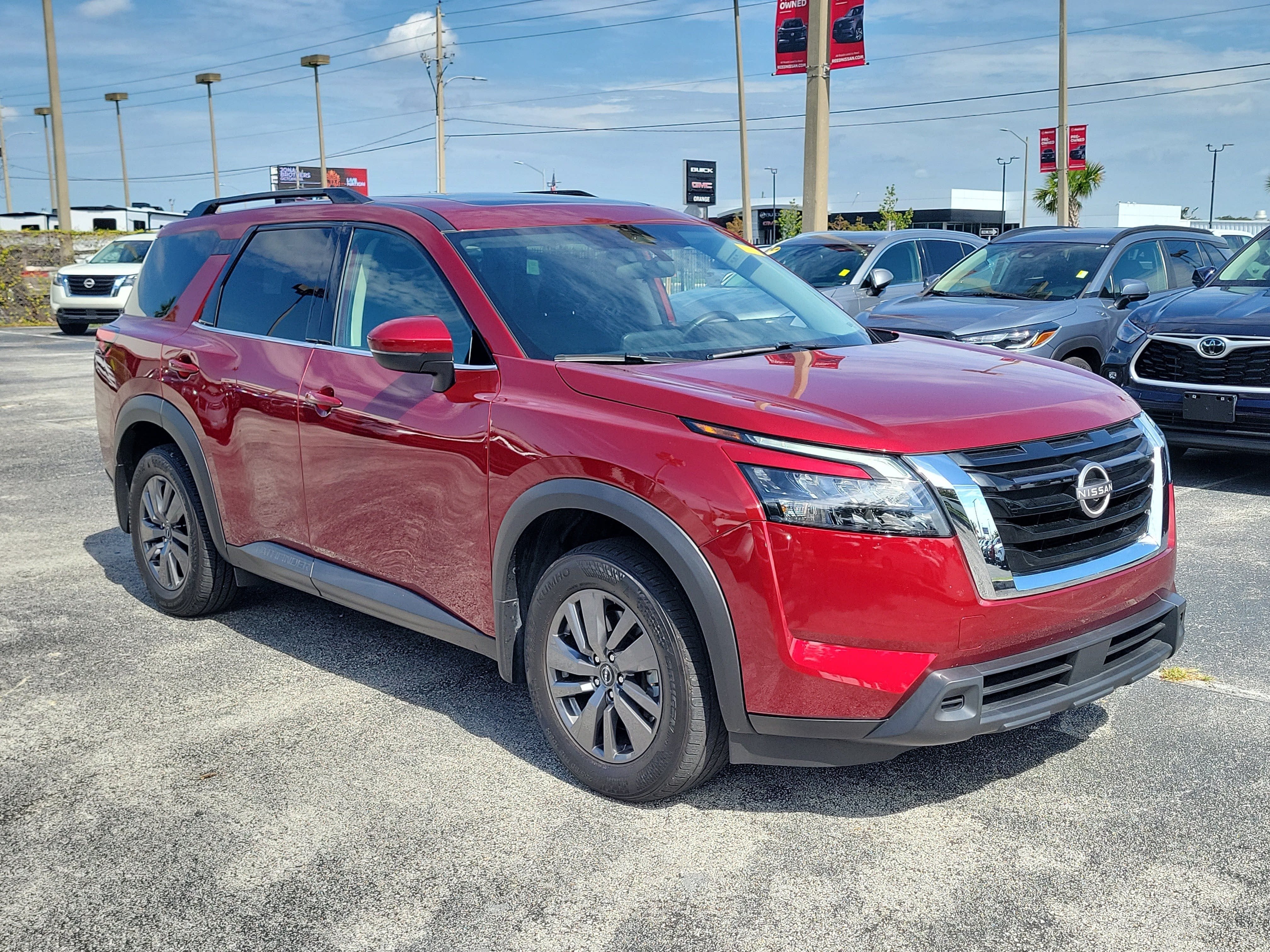 2024 Nissan Pathfinder SV
