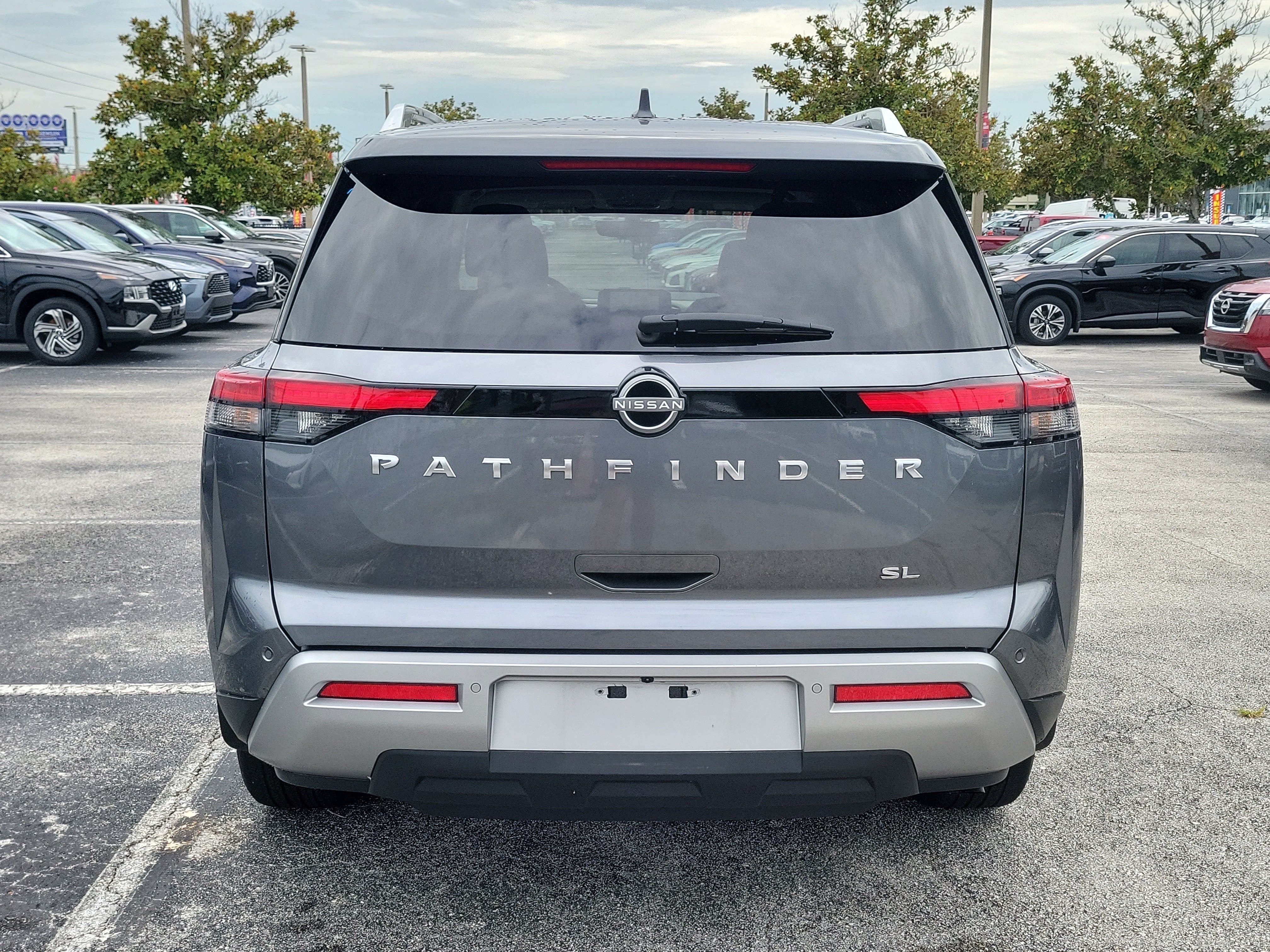 2024 Nissan Pathfinder SL