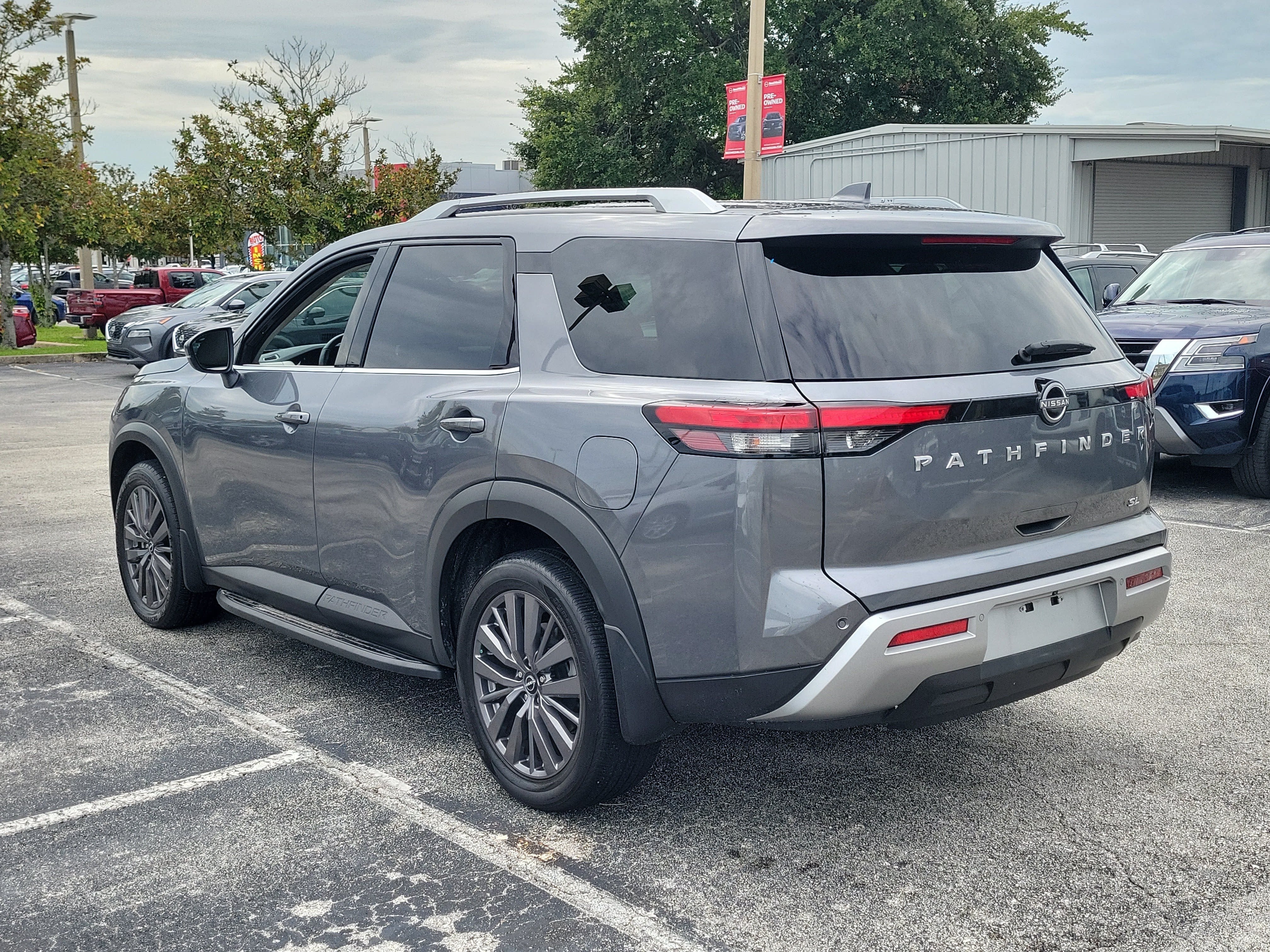 2024 Nissan Pathfinder SL