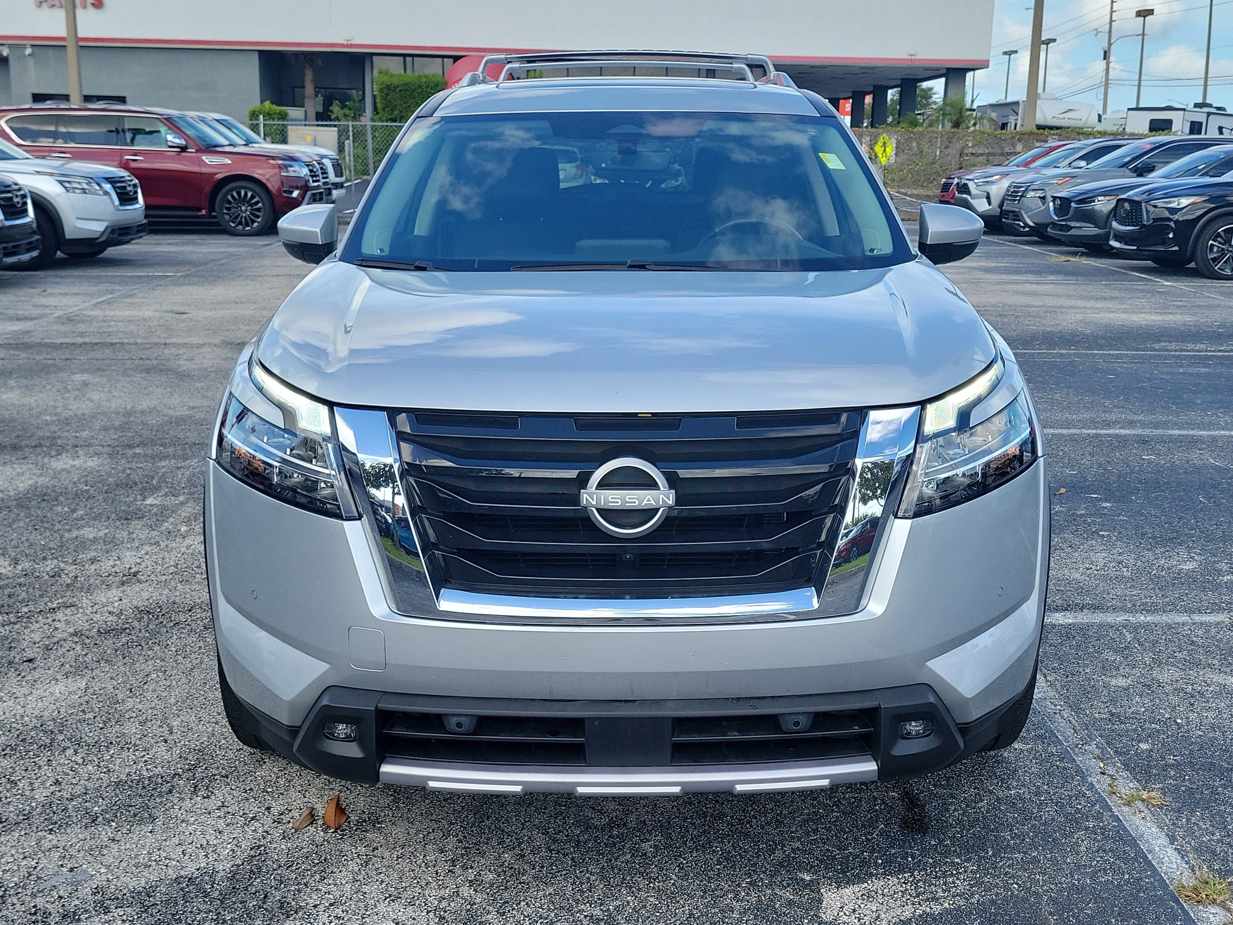 2024 Nissan Pathfinder SL