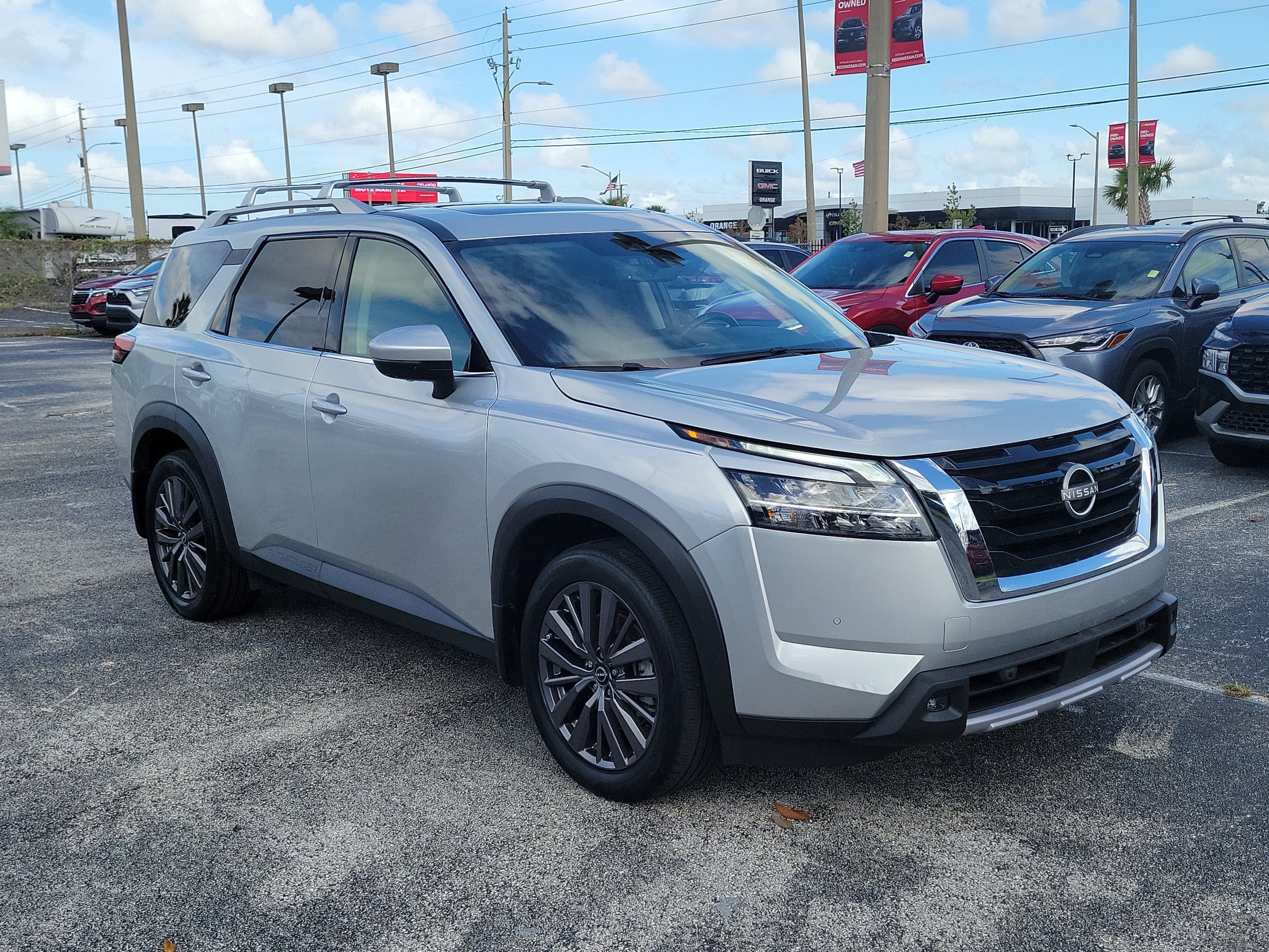 2024 Nissan Pathfinder SL