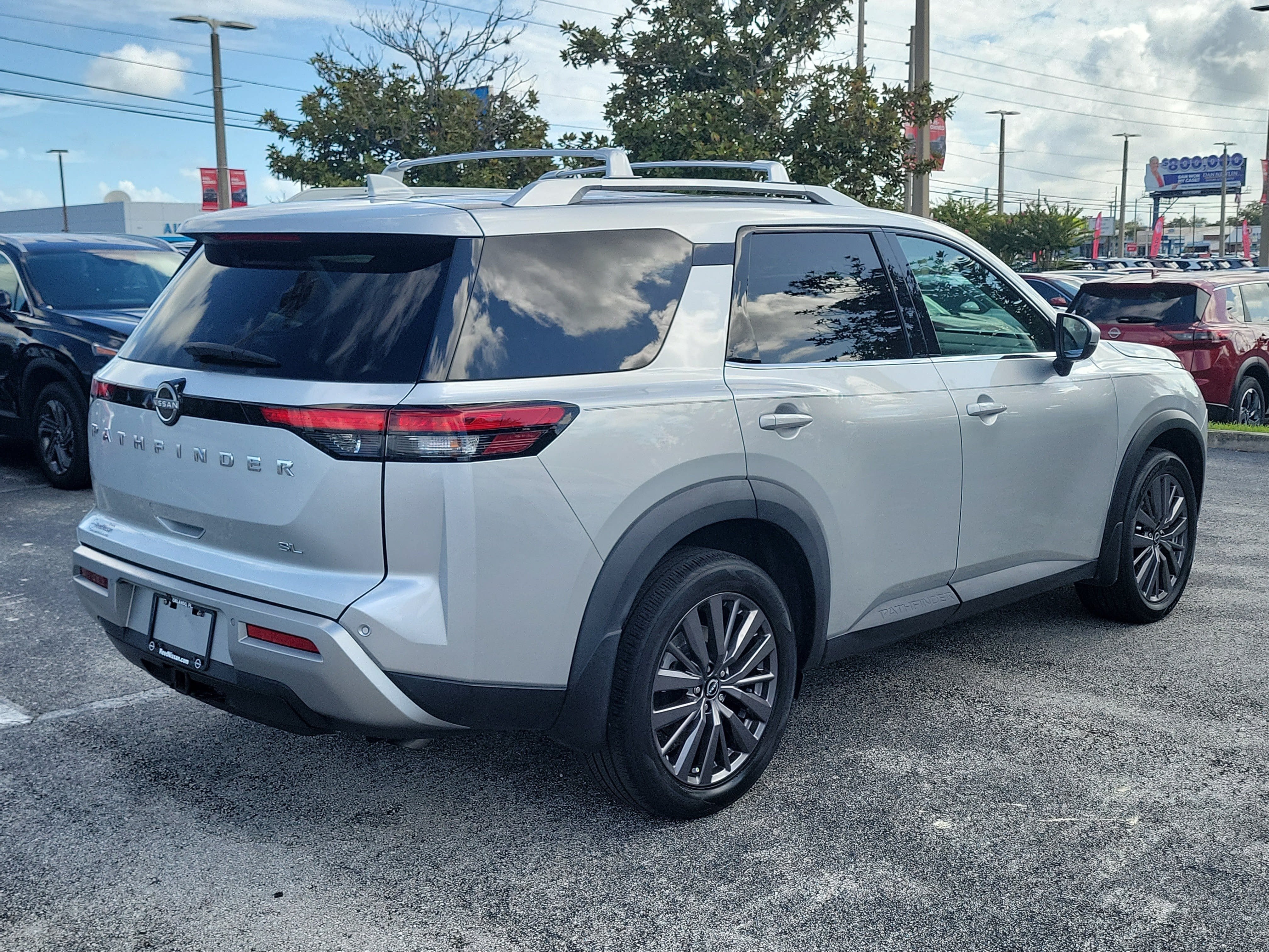 2024 Nissan Pathfinder SL