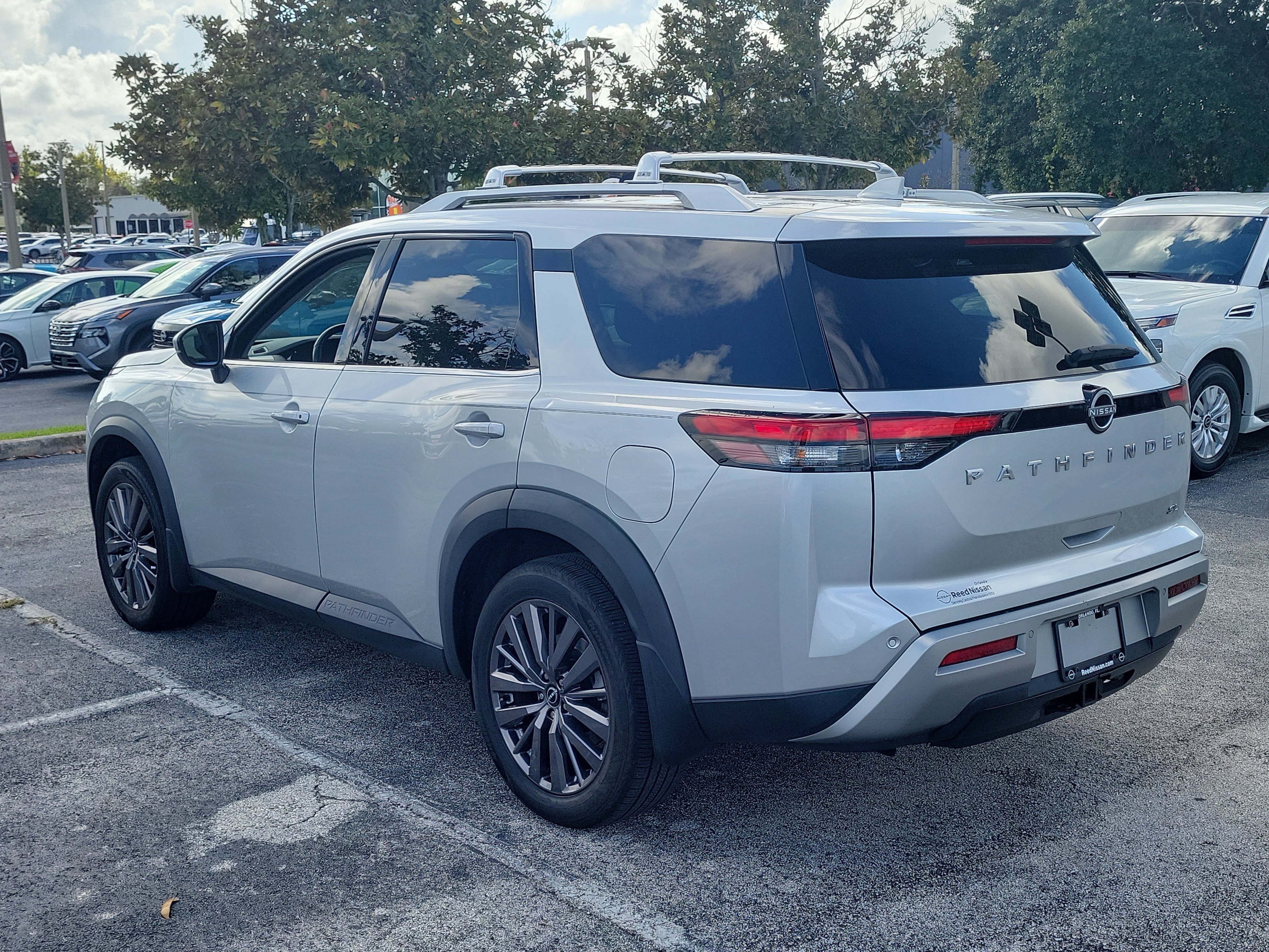 2024 Nissan Pathfinder SL