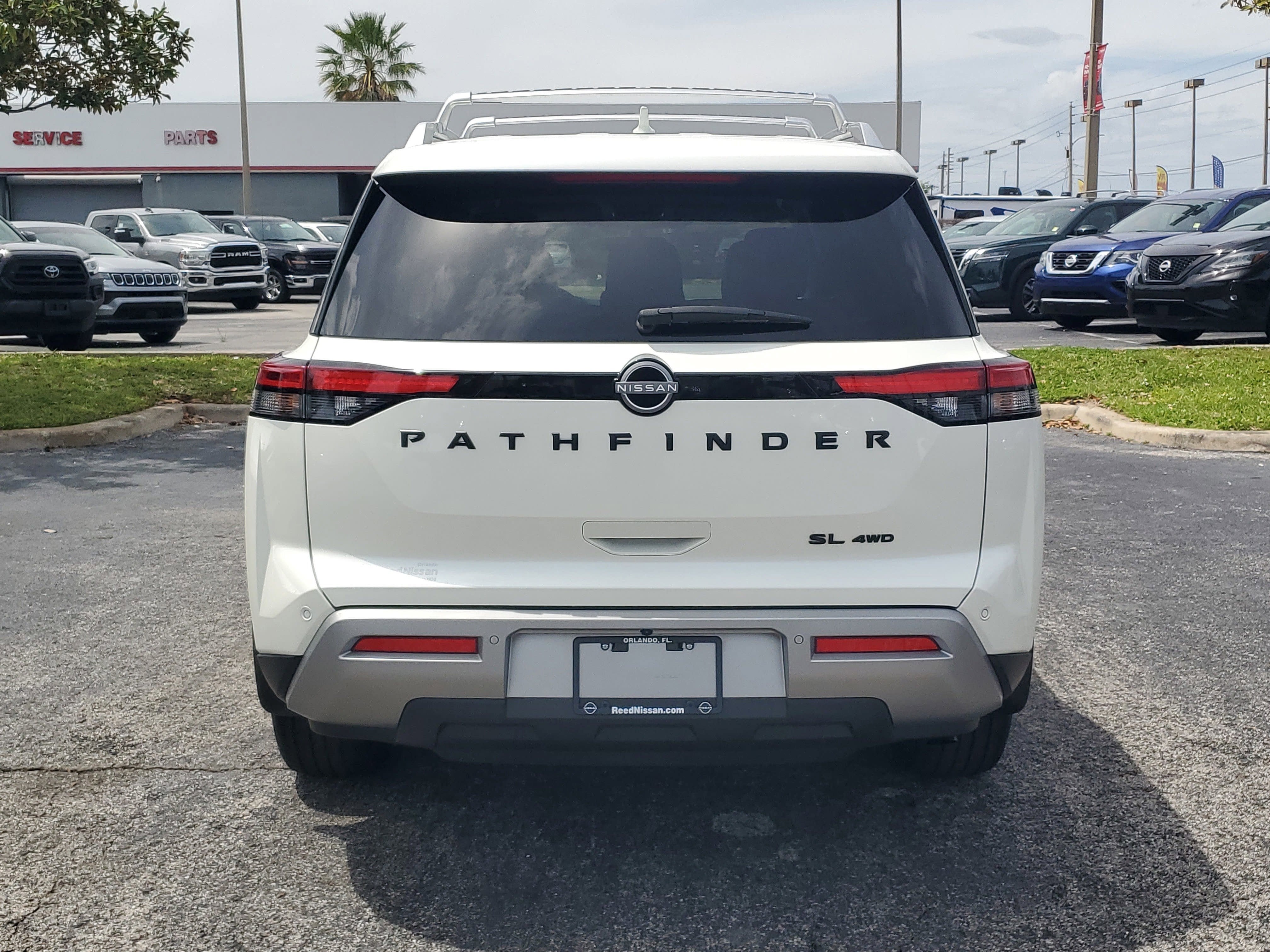 2023 Nissan Pathfinder SL