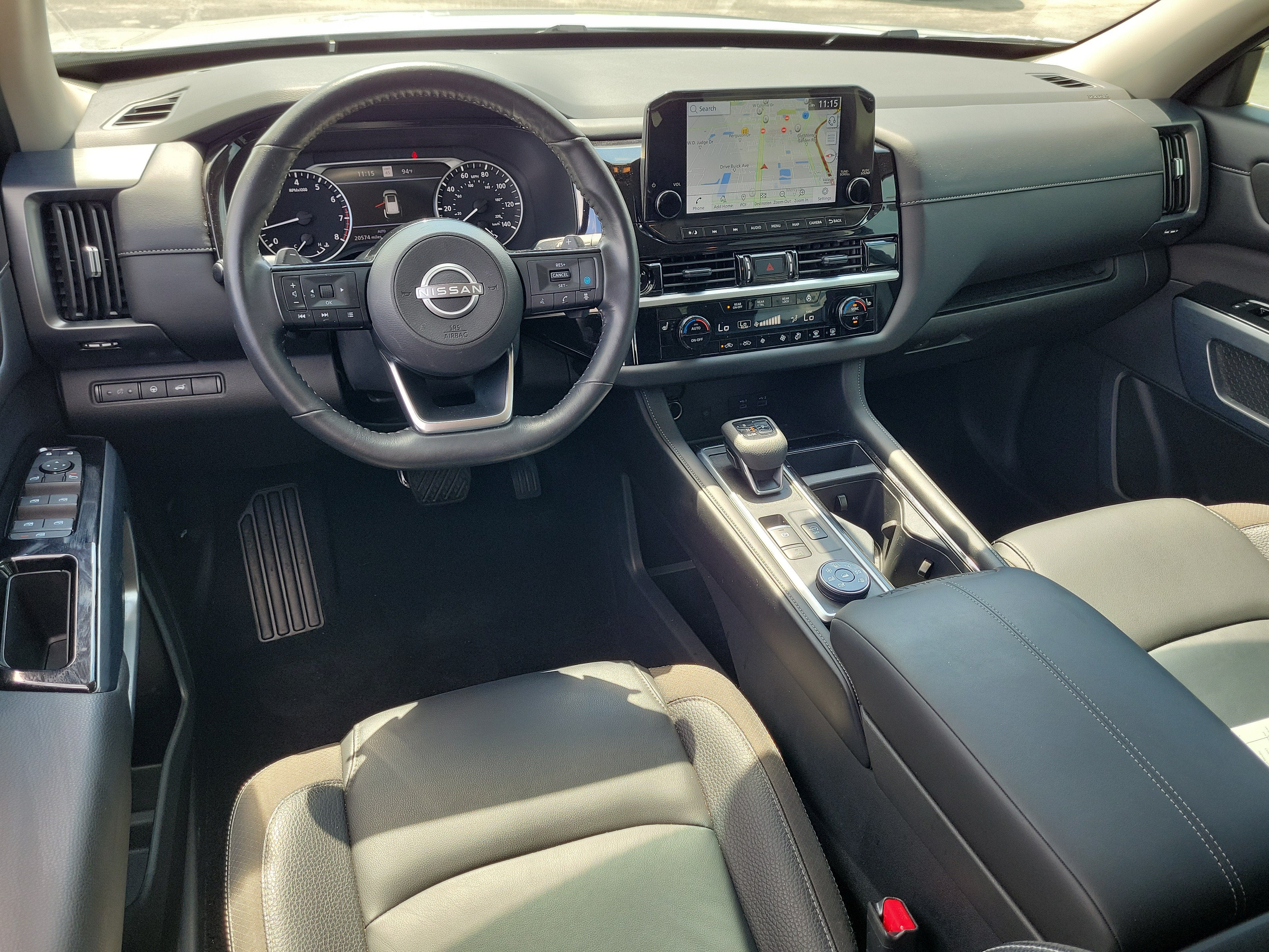2025 Nissan Pathfinder SL
