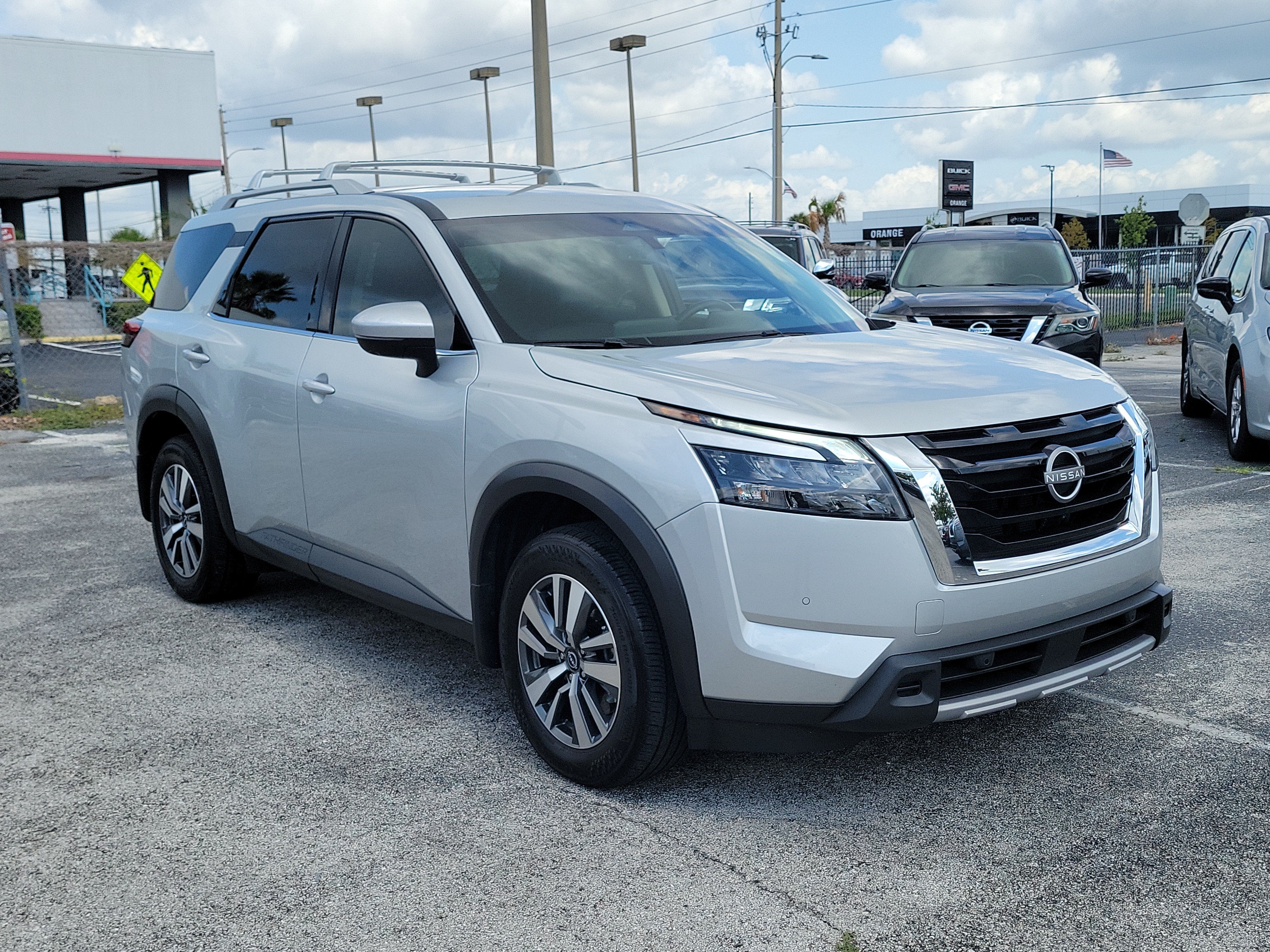 2025 Nissan Pathfinder SL