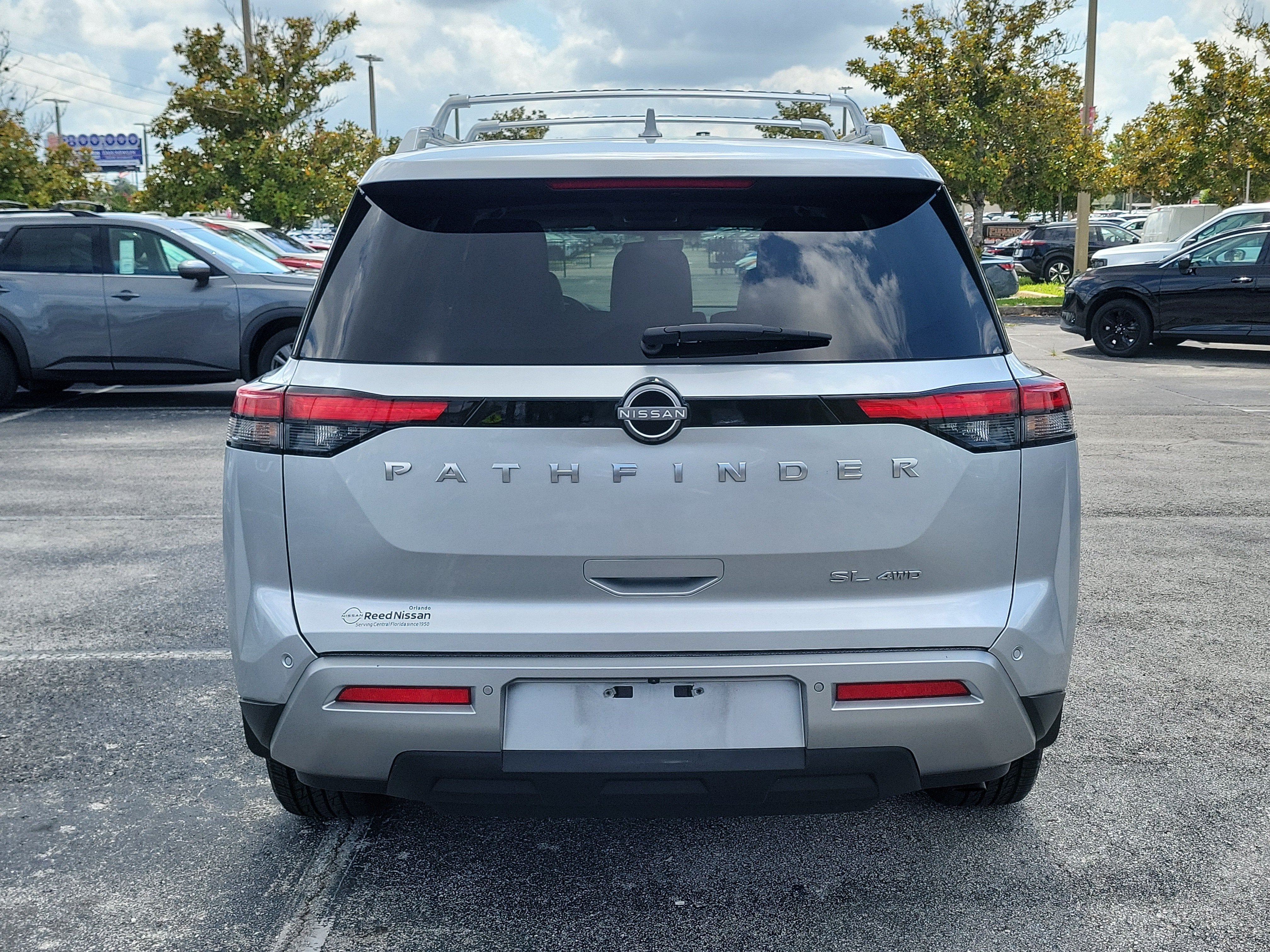 2025 Nissan Pathfinder SL