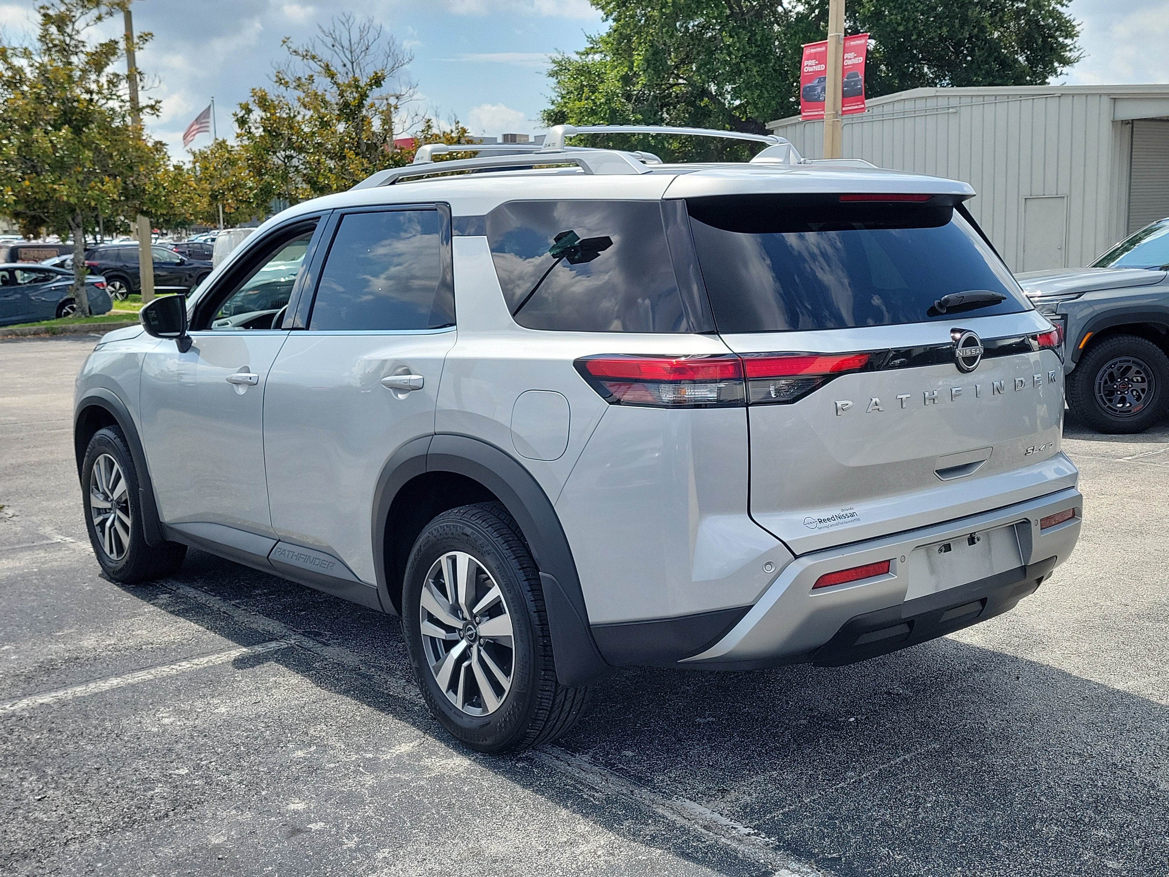 2025 Nissan Pathfinder SL