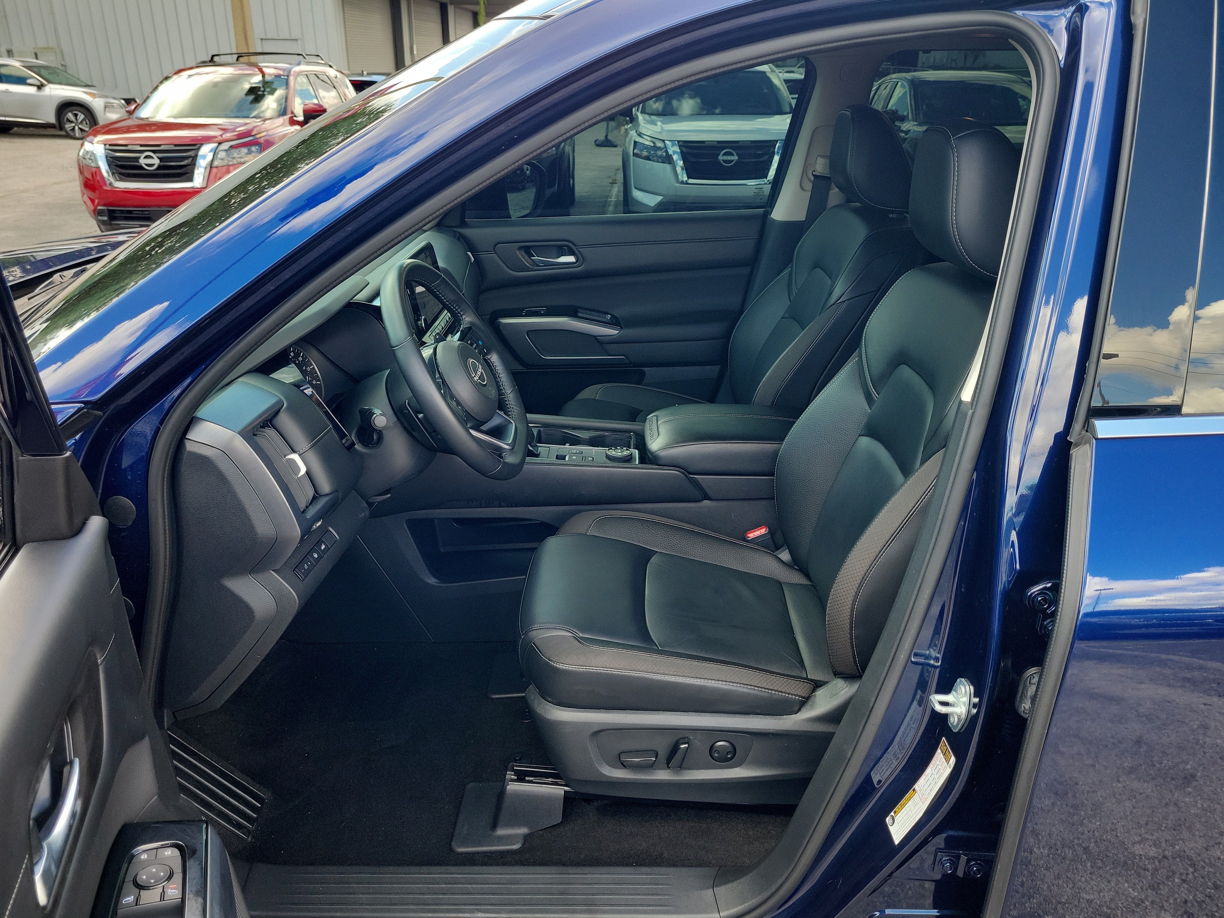 2024 Nissan Pathfinder SL