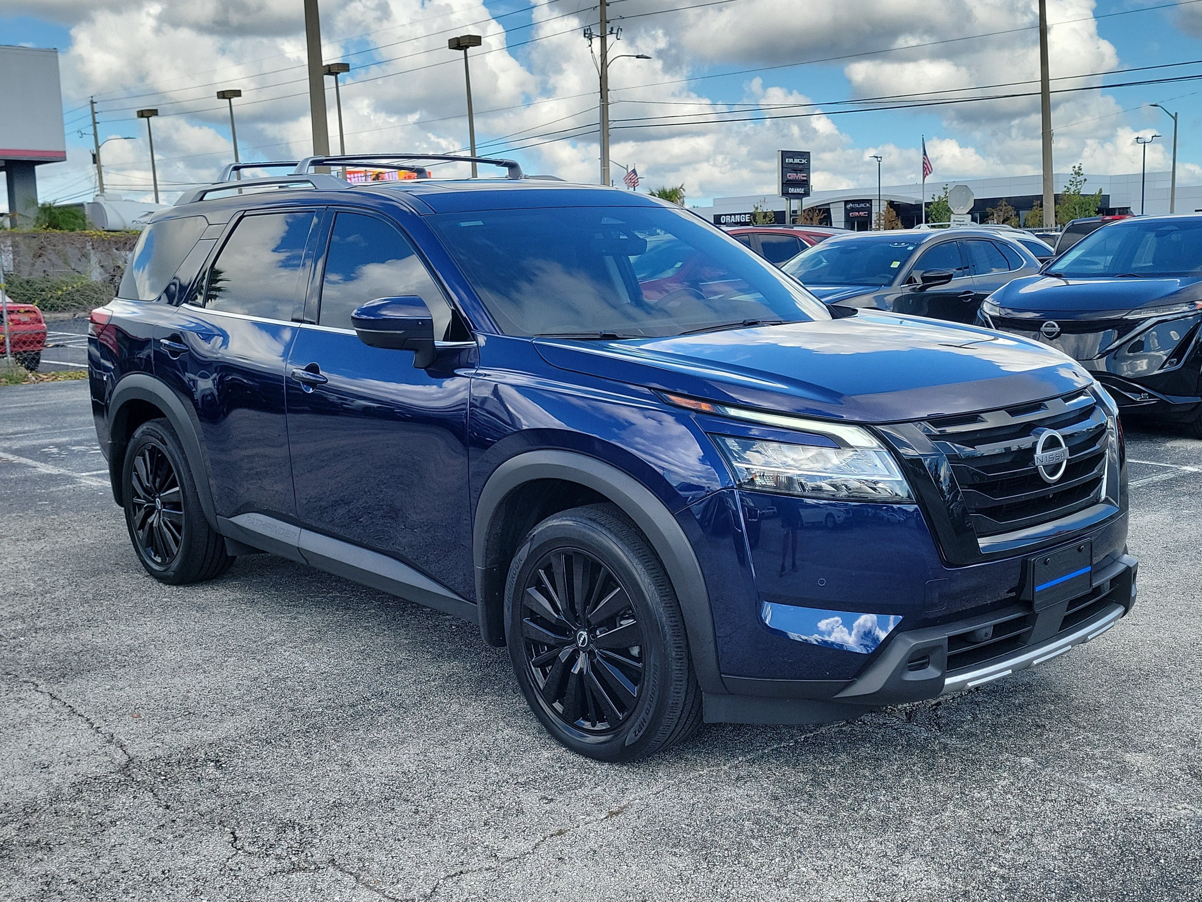 2024 Nissan Pathfinder SL