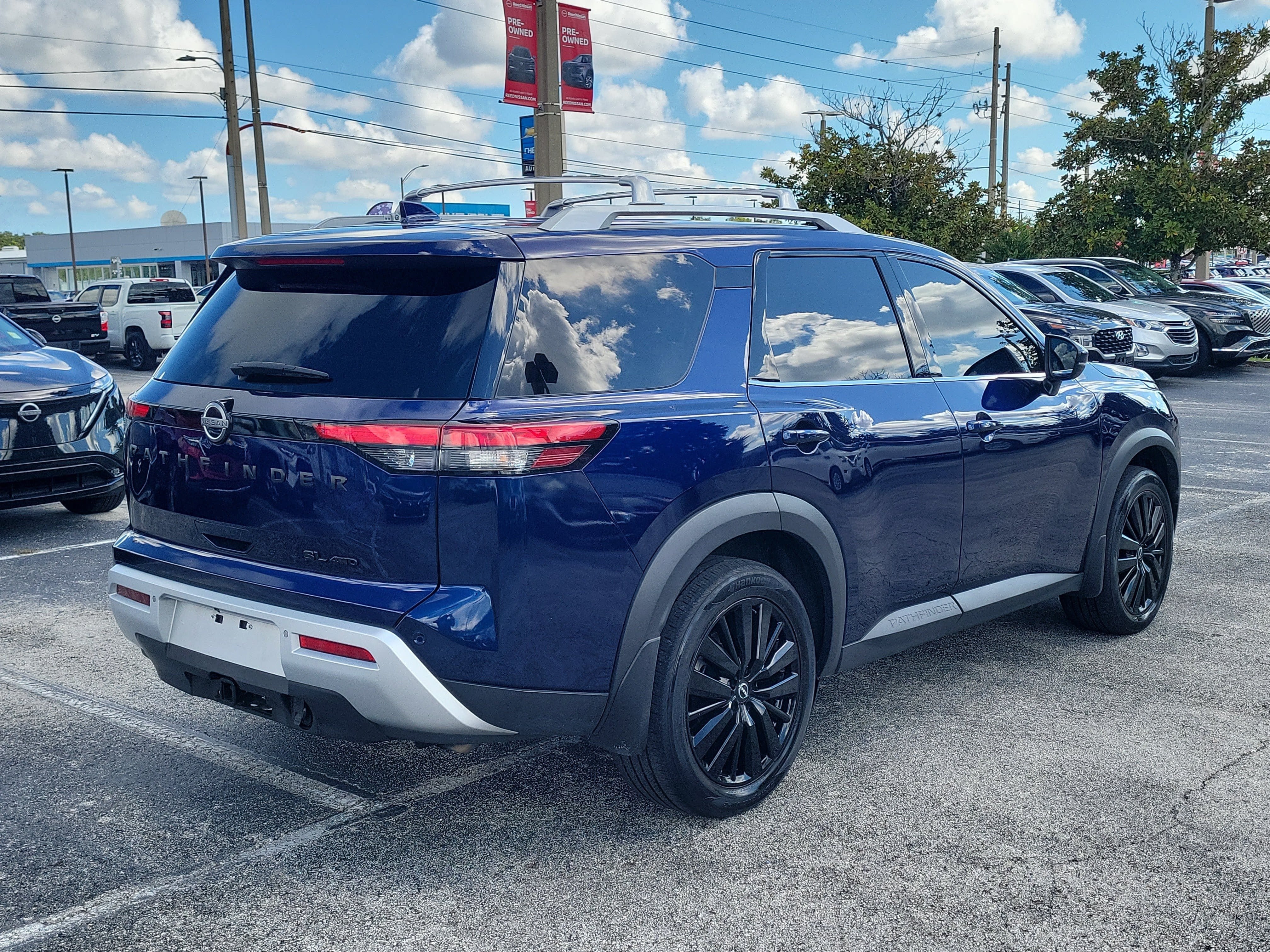 2024 Nissan Pathfinder SL