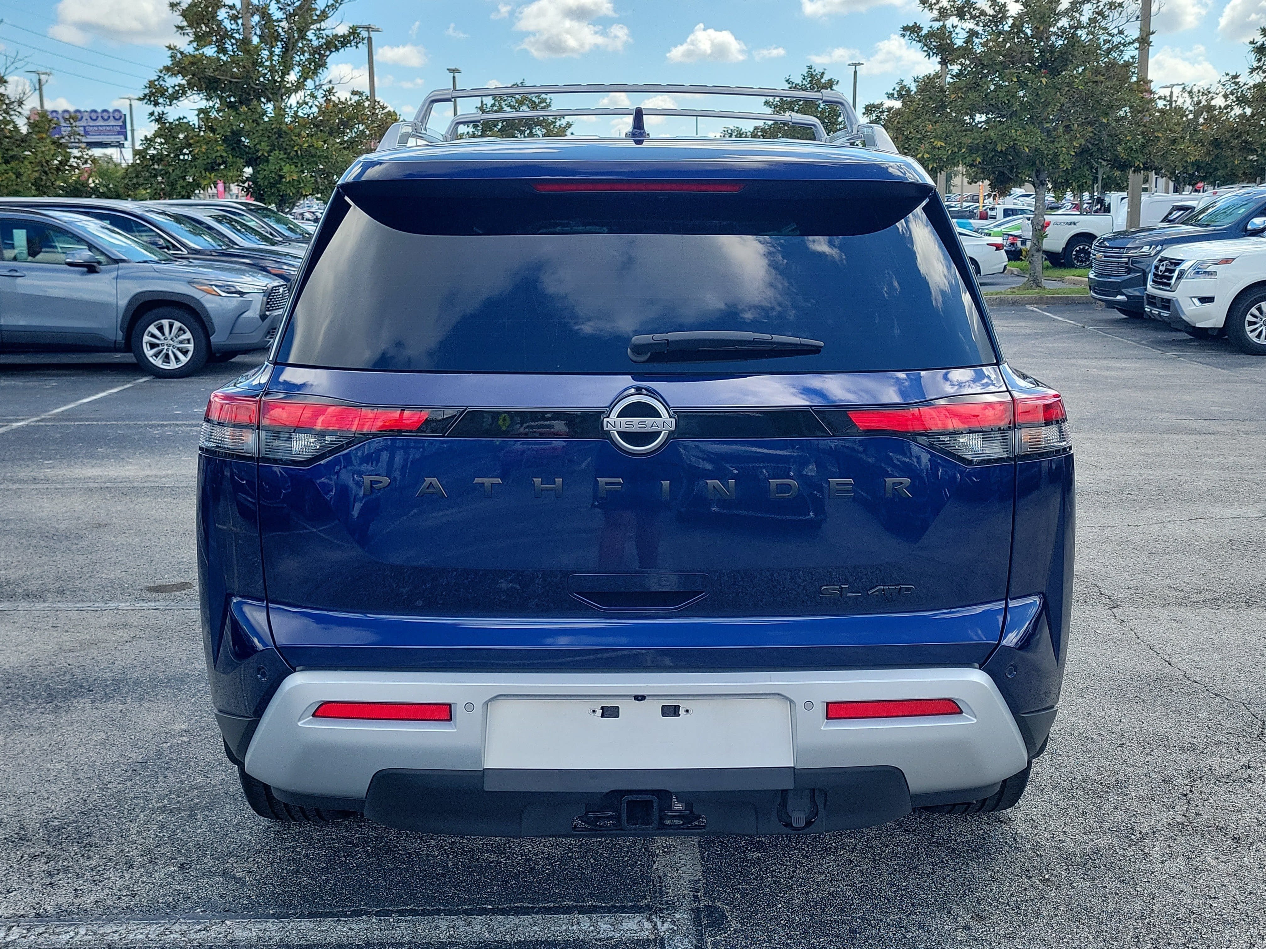 2024 Nissan Pathfinder SL
