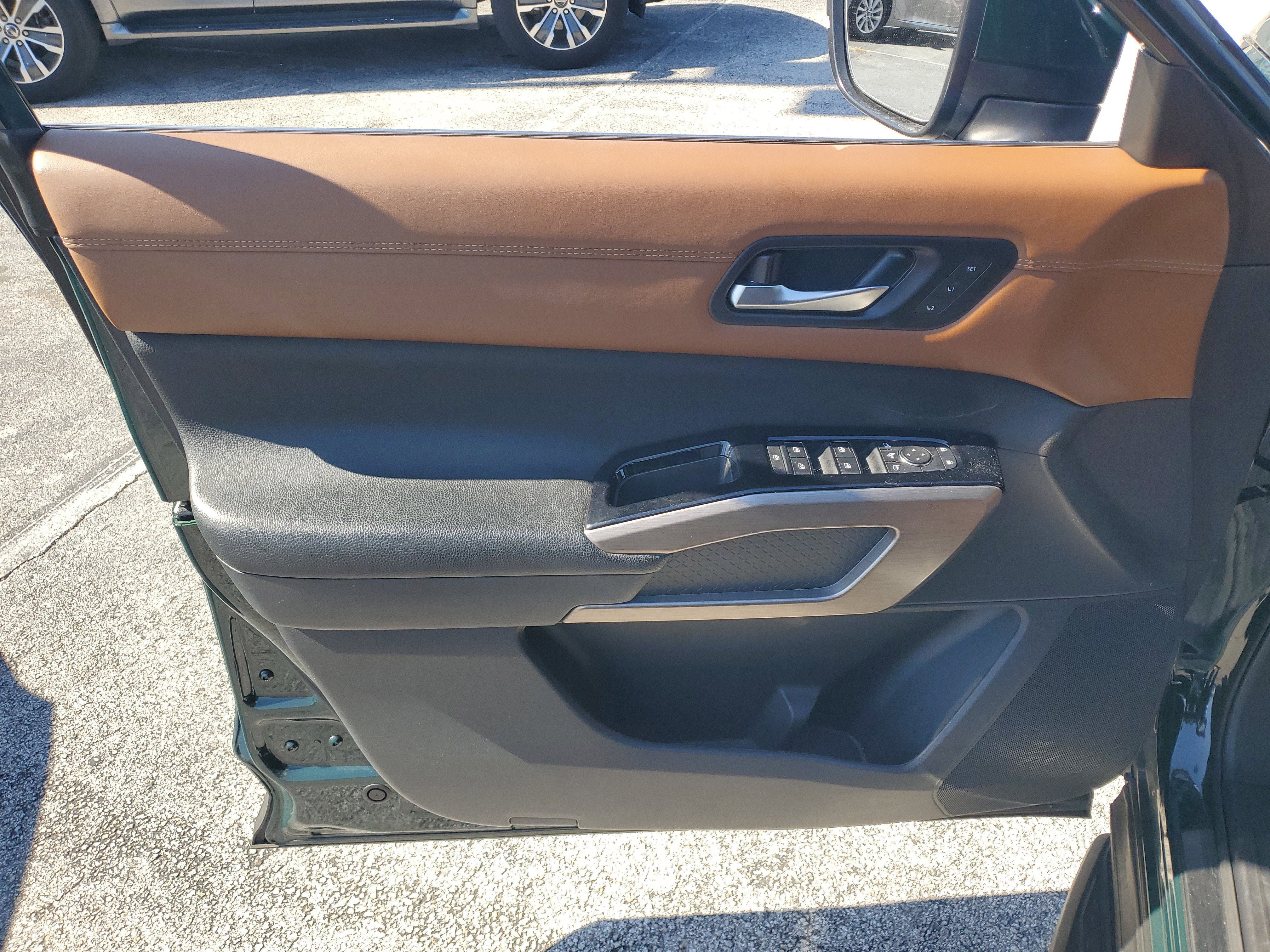 2023 Nissan Pathfinder Platinum