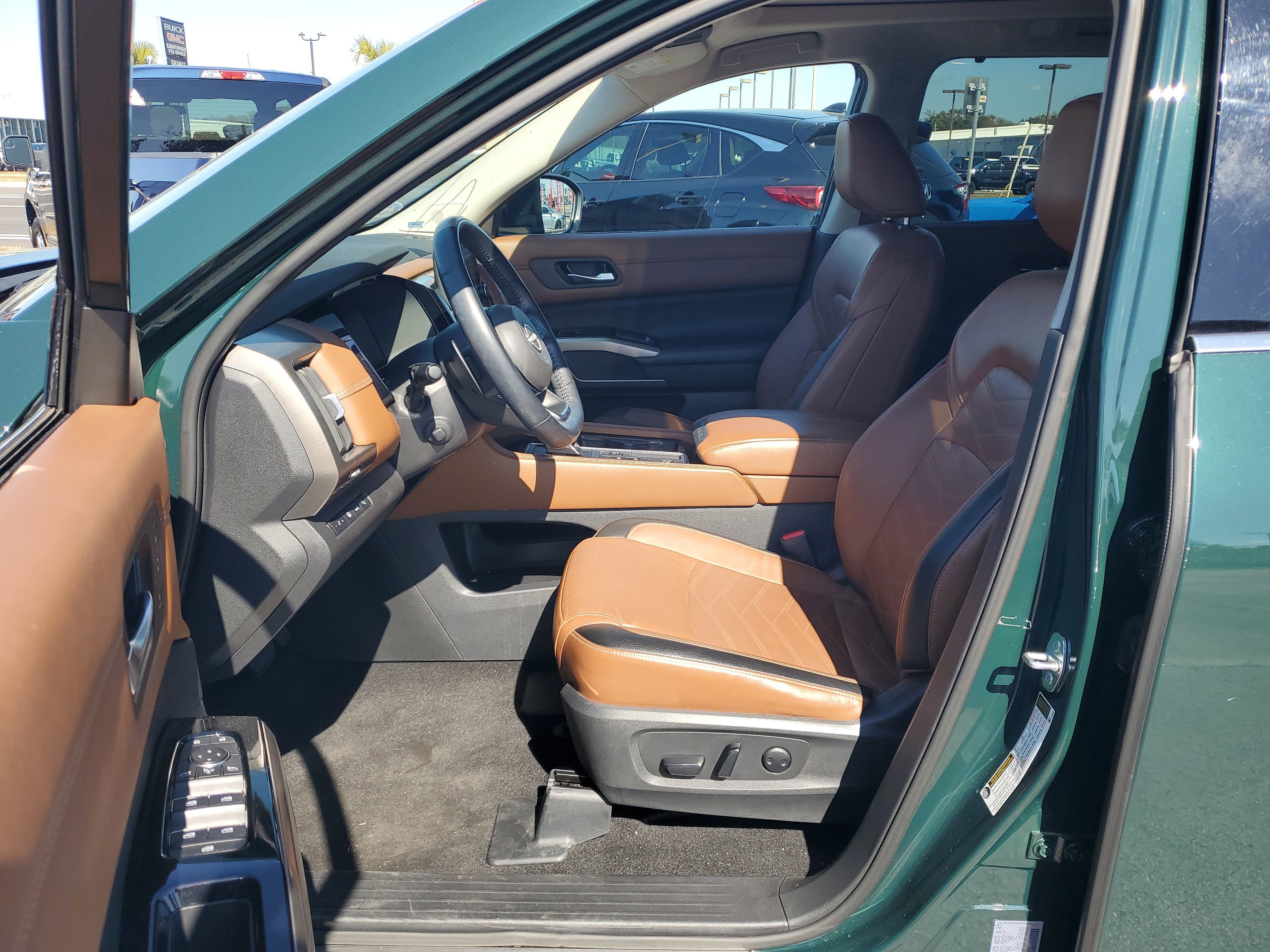 2023 Nissan Pathfinder Platinum