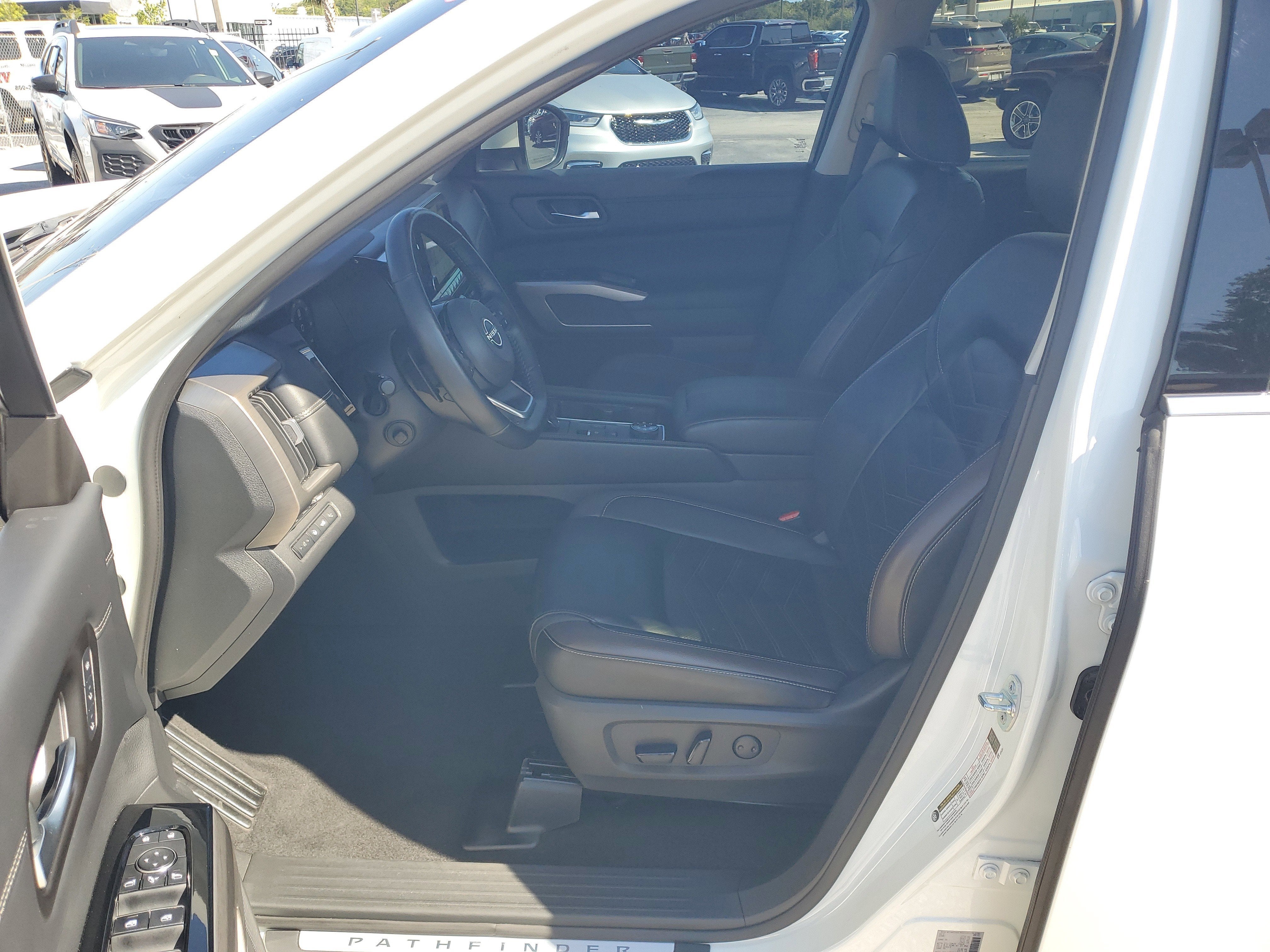 2023 Nissan Pathfinder Platinum