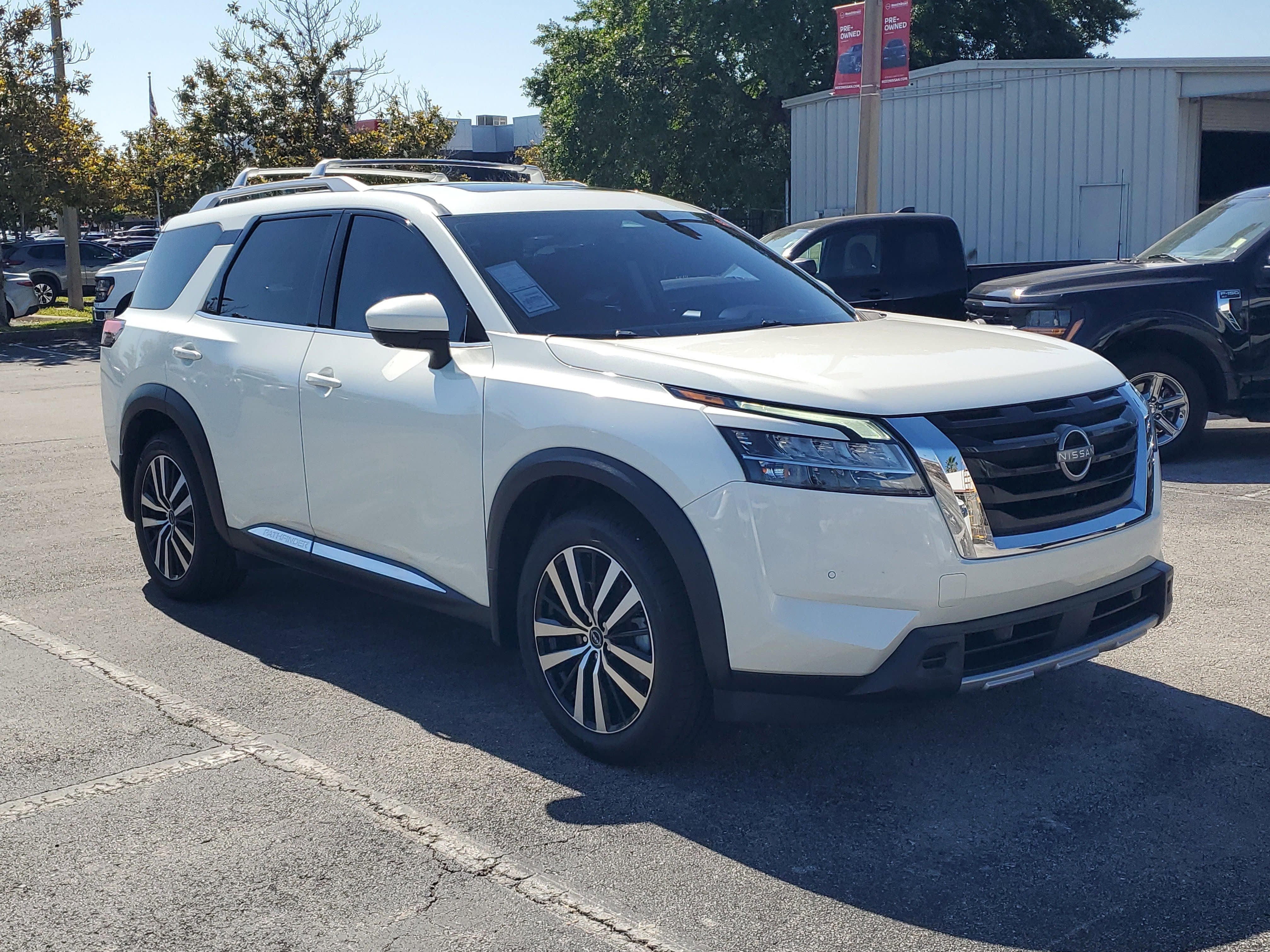 2023 Nissan Pathfinder Platinum