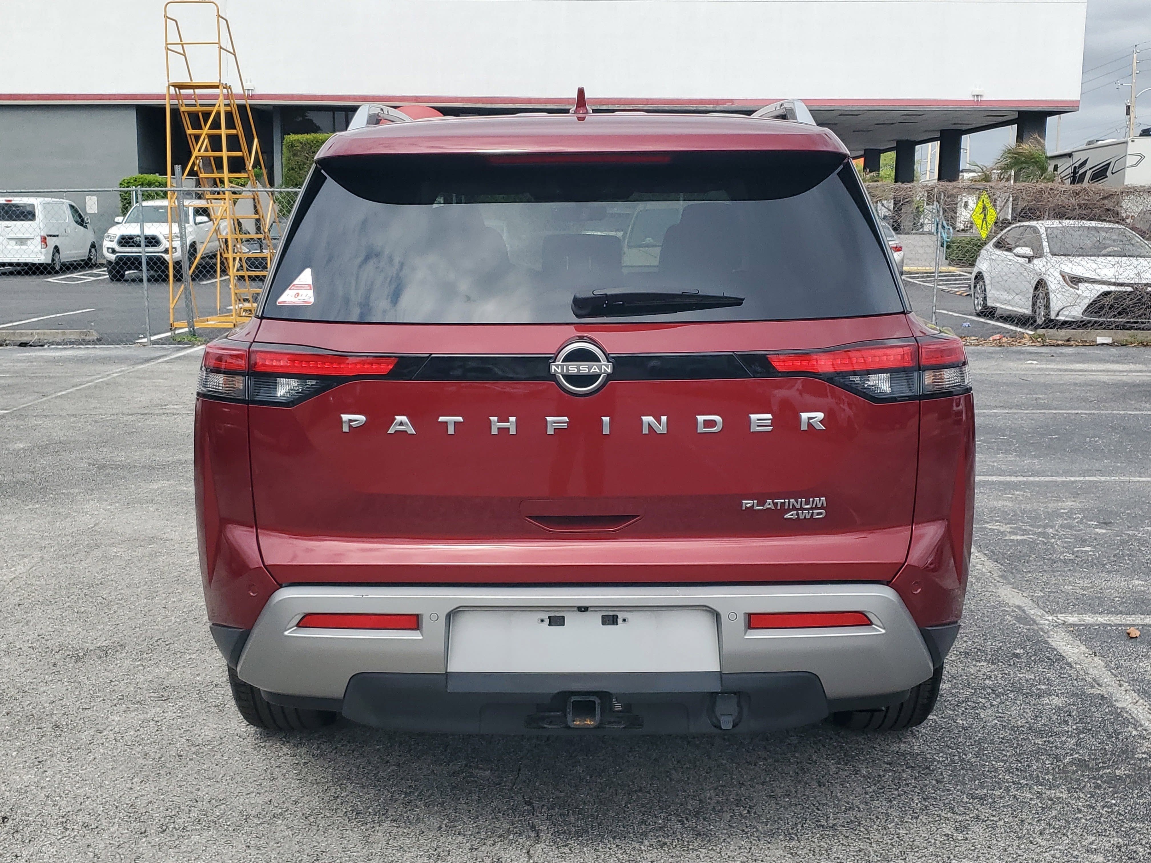 2023 Nissan Pathfinder Platinum