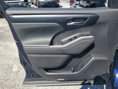 2025 Toyota Highlander XLE