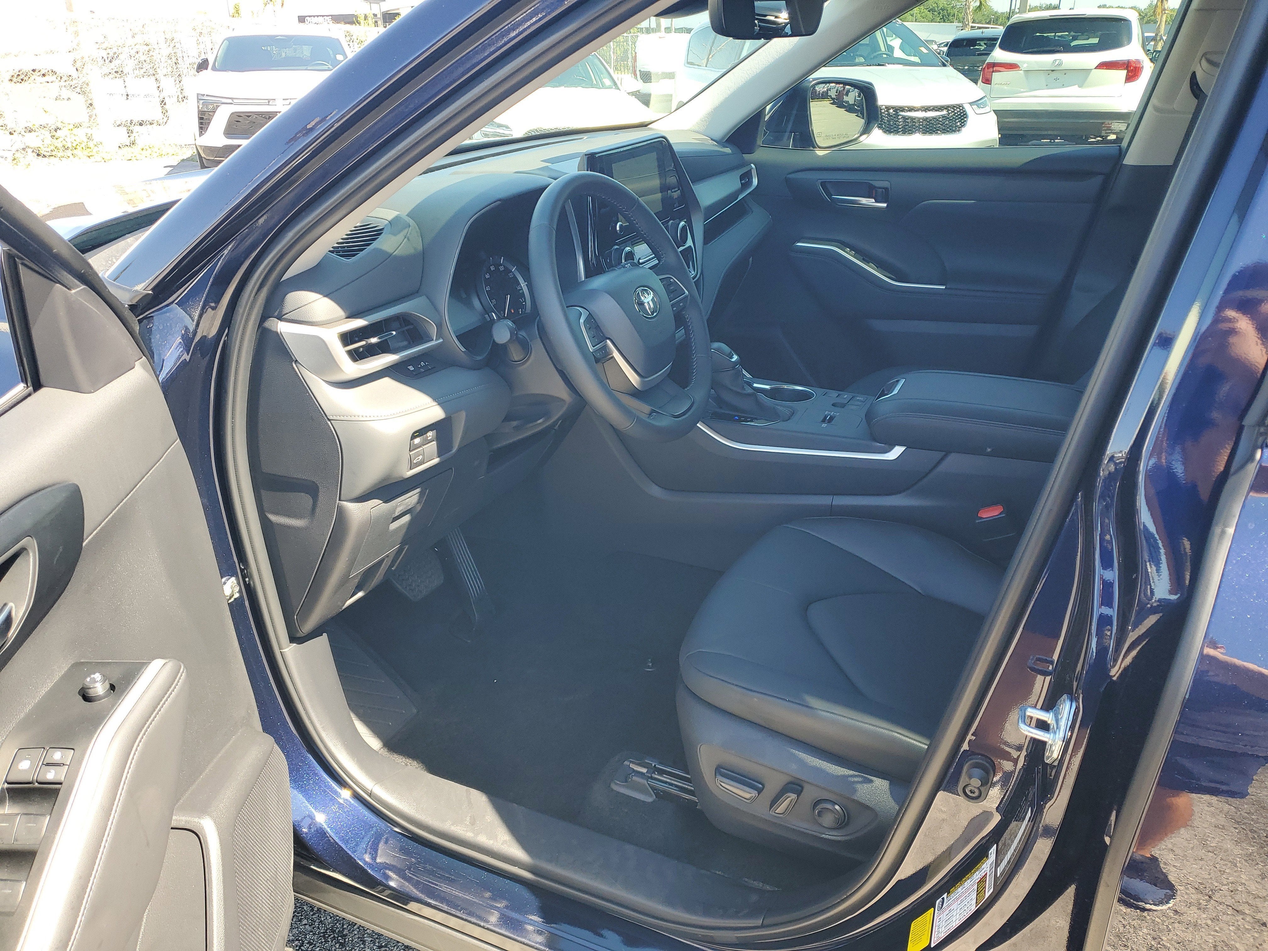 2025 Toyota Highlander XLE