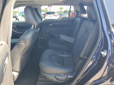 2025 Toyota Highlander XLE