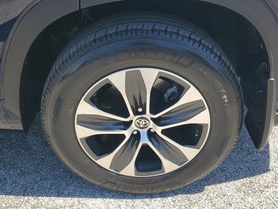 2025 Toyota Highlander XLE
