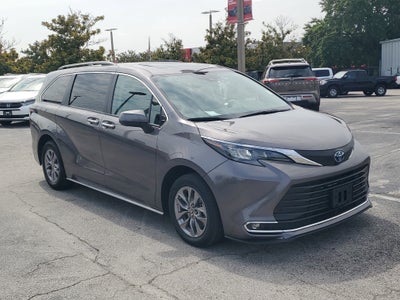 2024 Toyota Sienna XLE