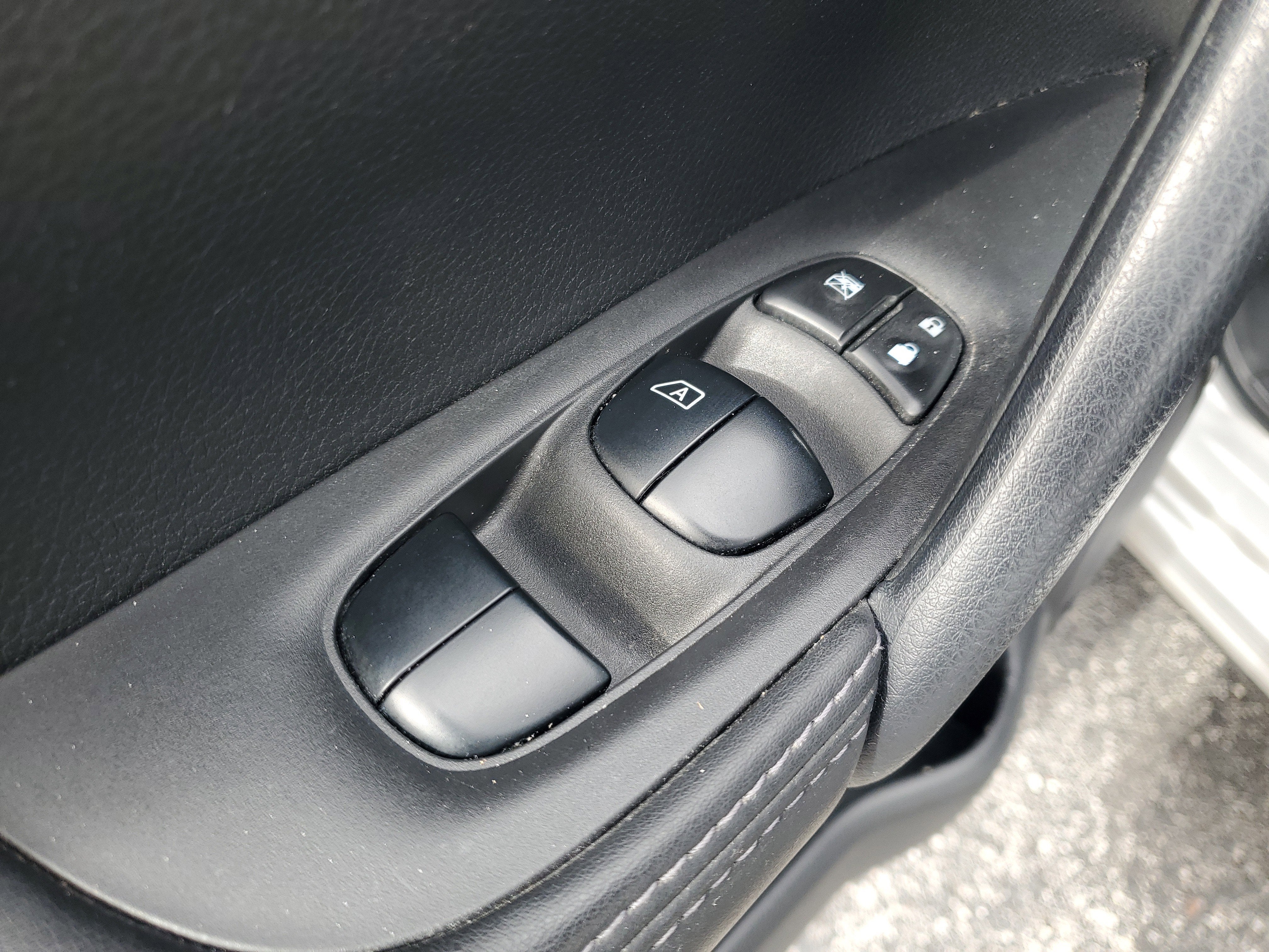 2022 Nissan Rogue Sport S