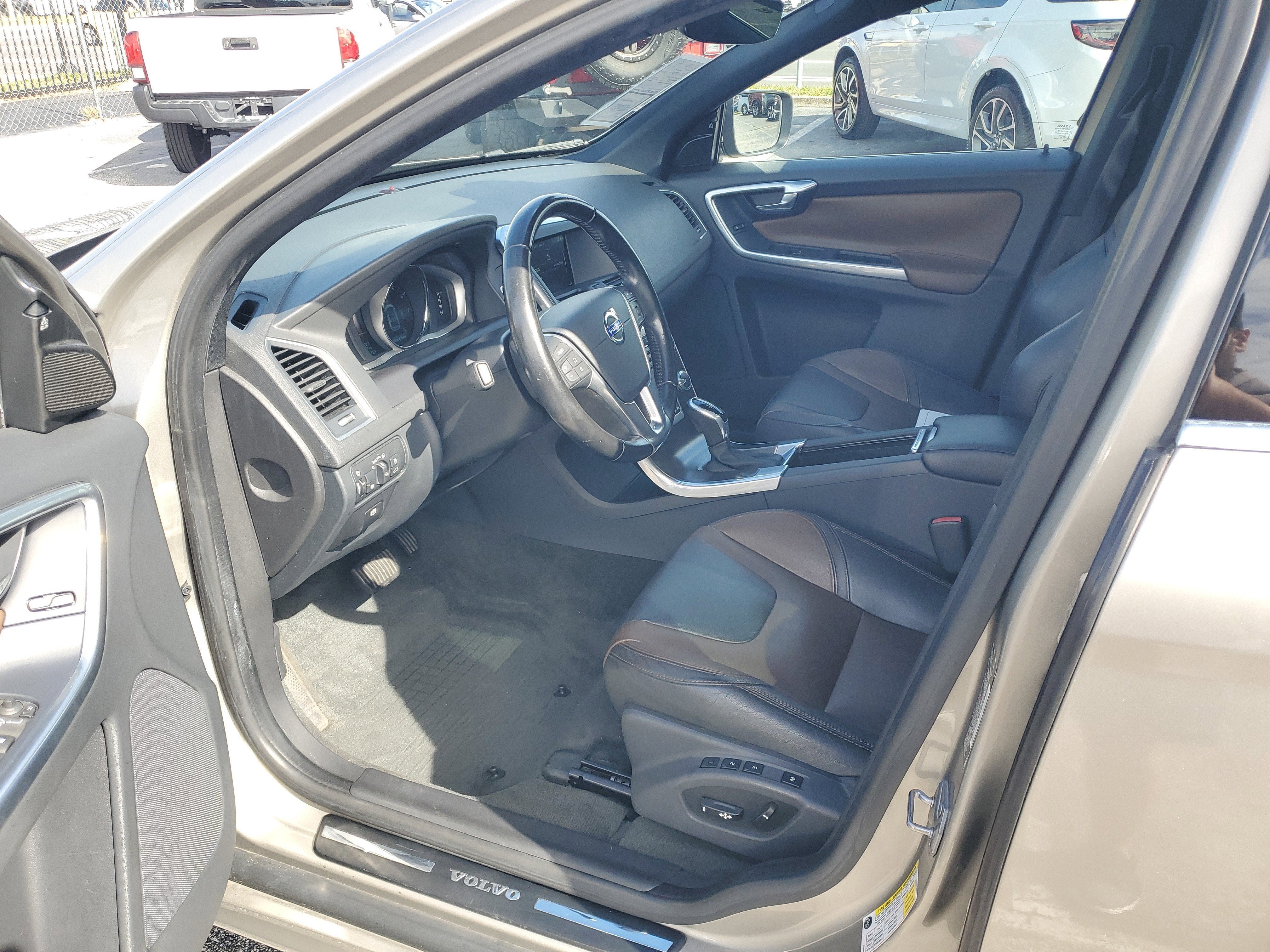 2016 Volvo XC60 T5 Drive-E Premier