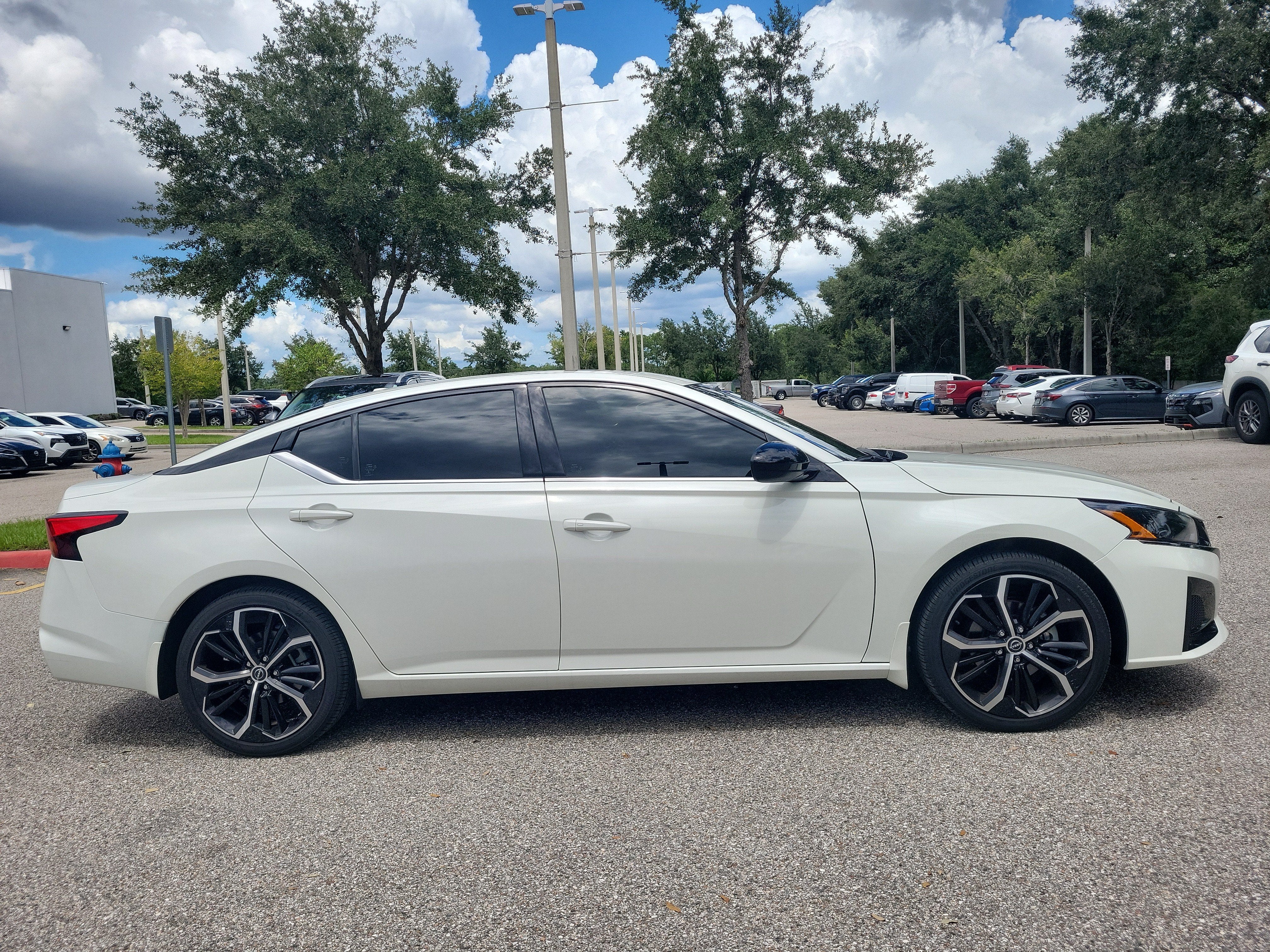 2025 Nissan Altima SR