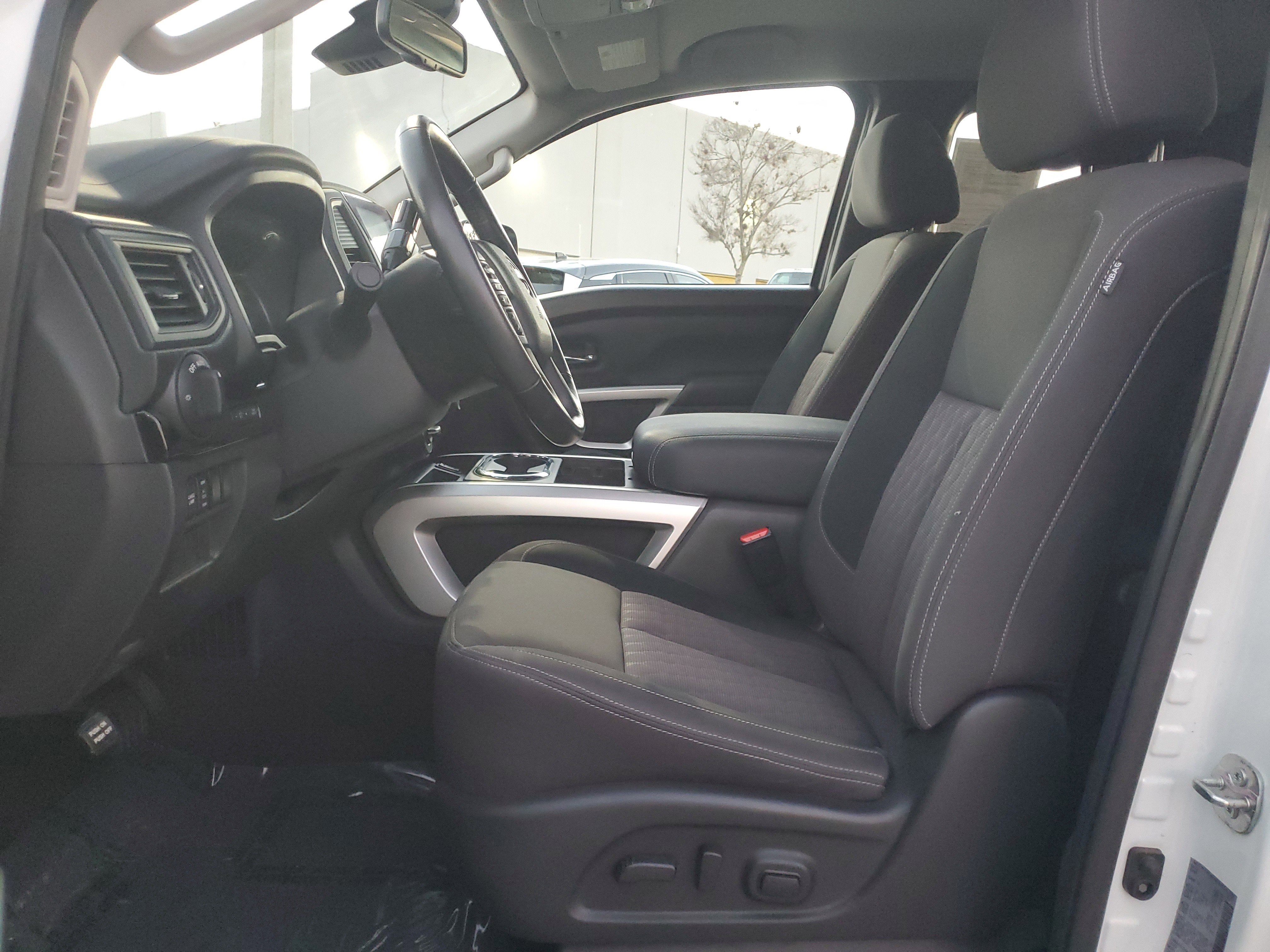 2024 Nissan Titan SV