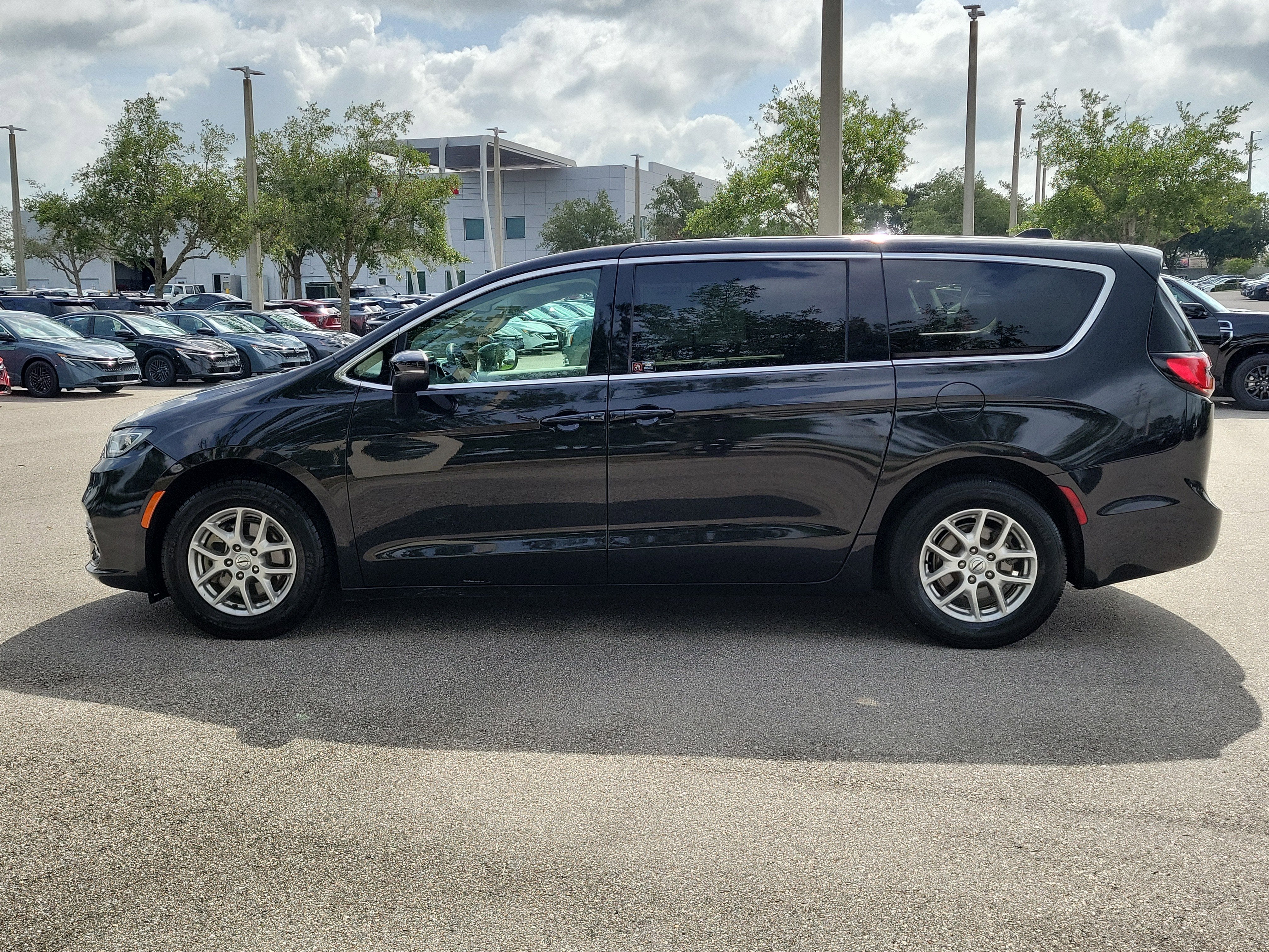 2023 Chrysler Pacifica Touring L