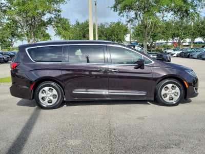 2017 Chrysler Pacifica Touring-L Plus
