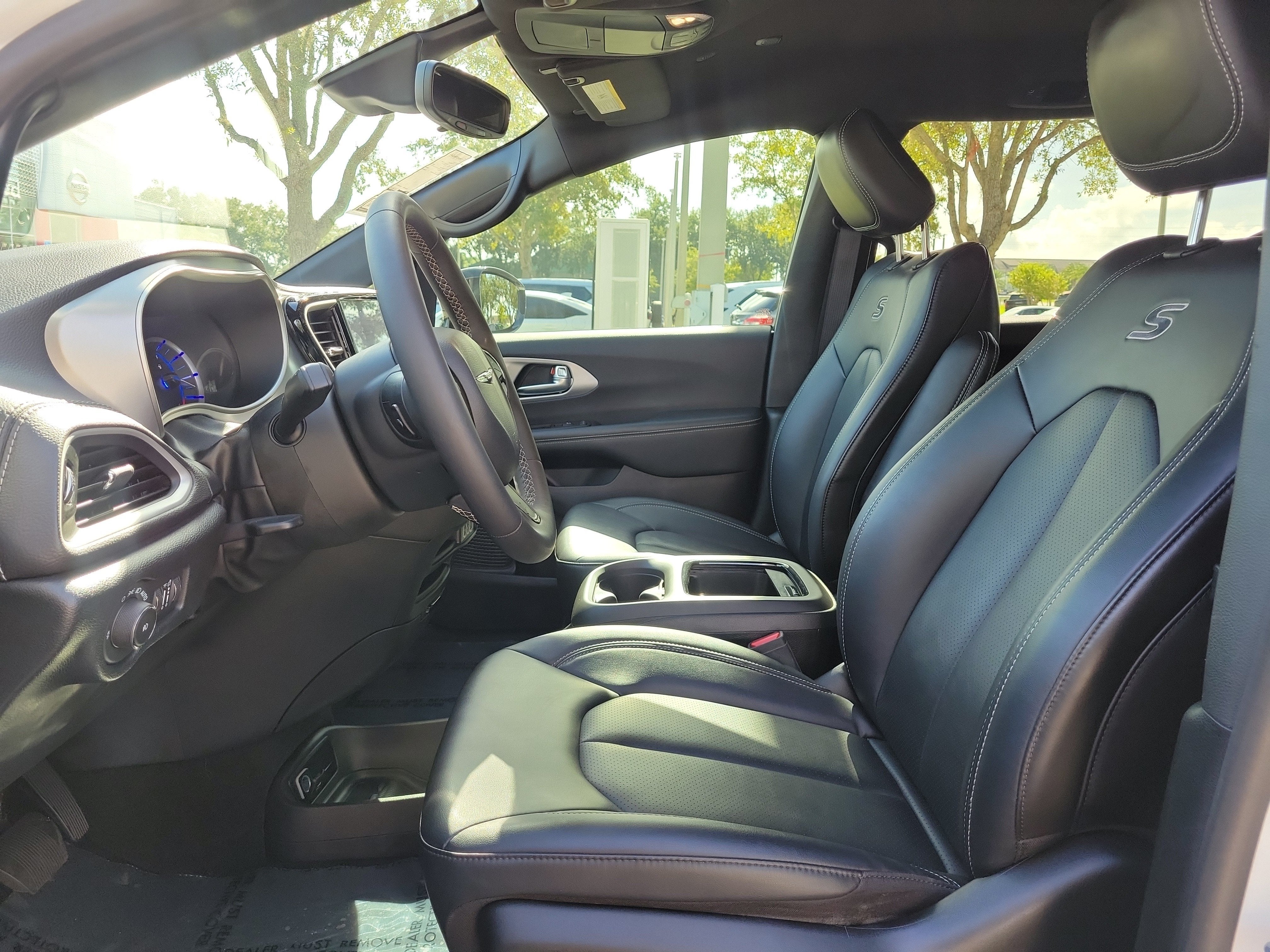 2024 Chrysler Pacifica Hybrid S Appearance Pkg