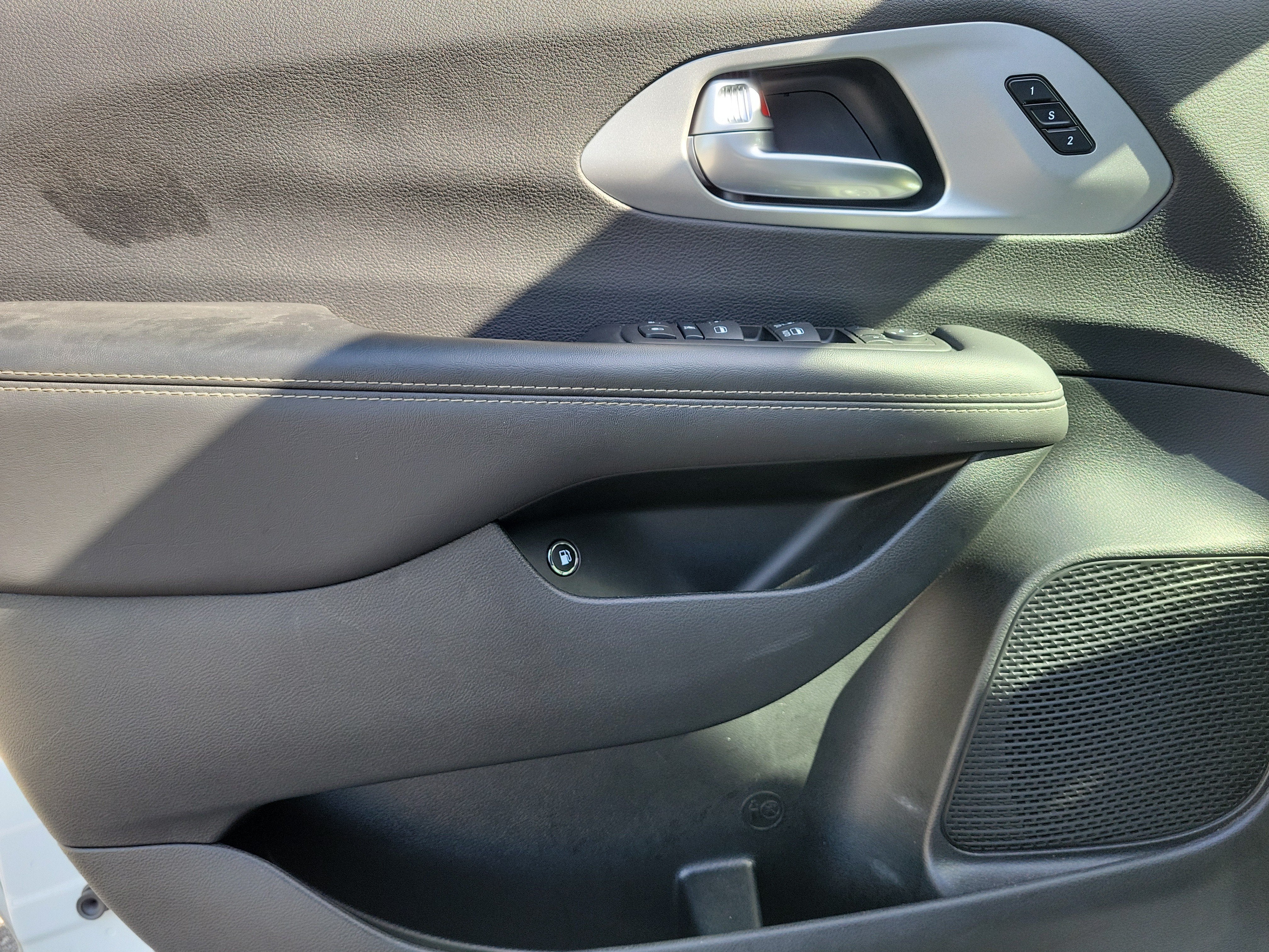 2024 Chrysler Pacifica Hybrid S Appearance Pkg