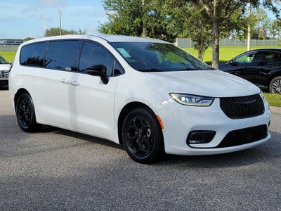 2024 Chrysler Pacifica Hybrid S Appearance Pkg