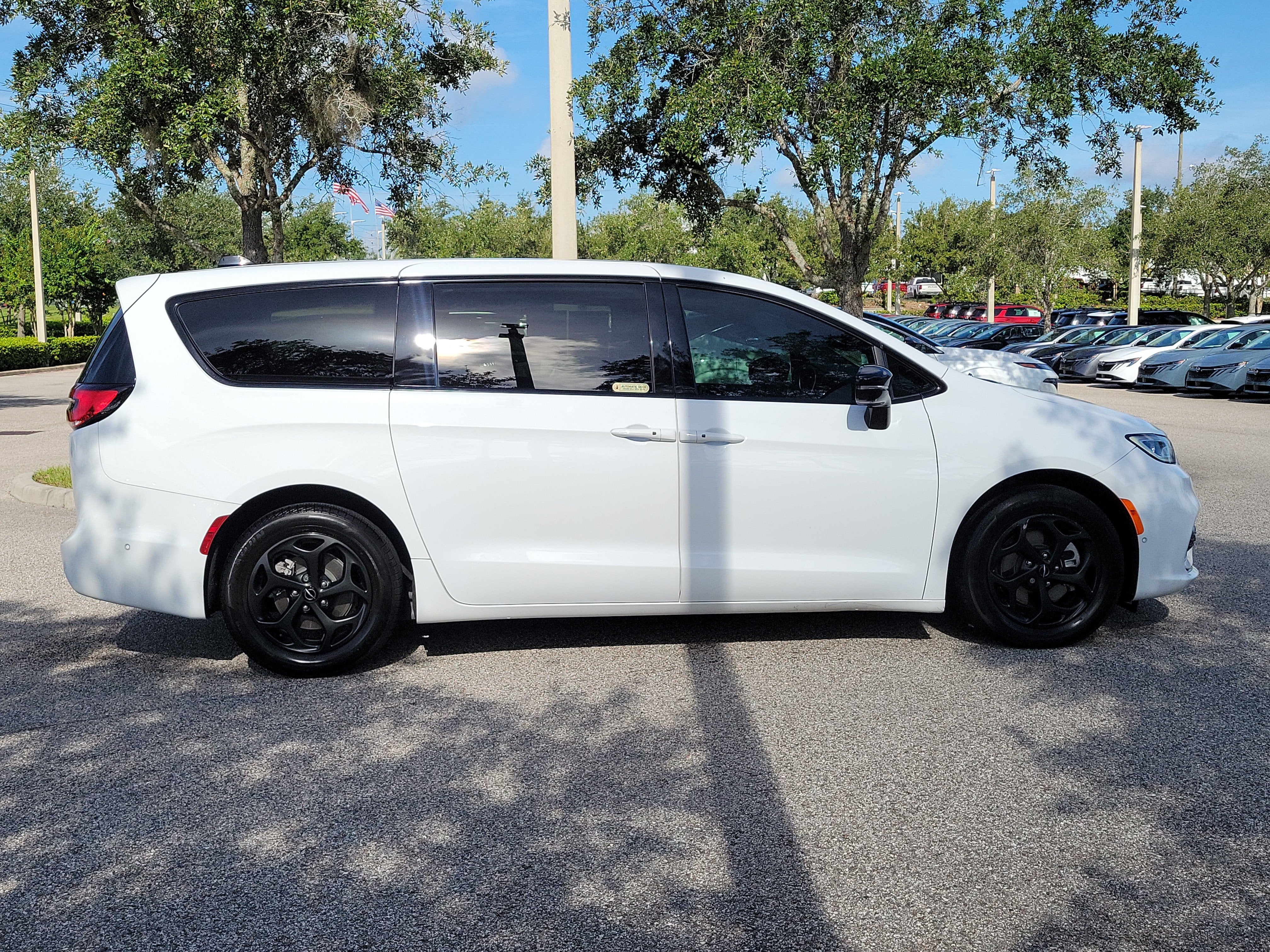2024 Chrysler Pacifica Hybrid S Appearance Pkg