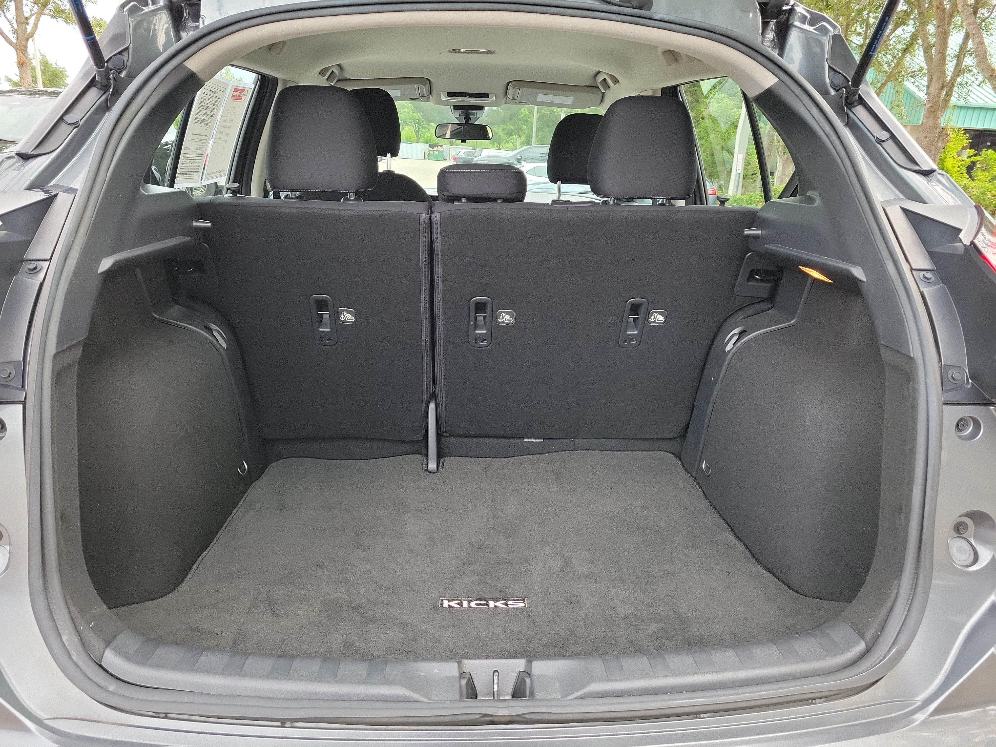 2022 Nissan Kicks SV
