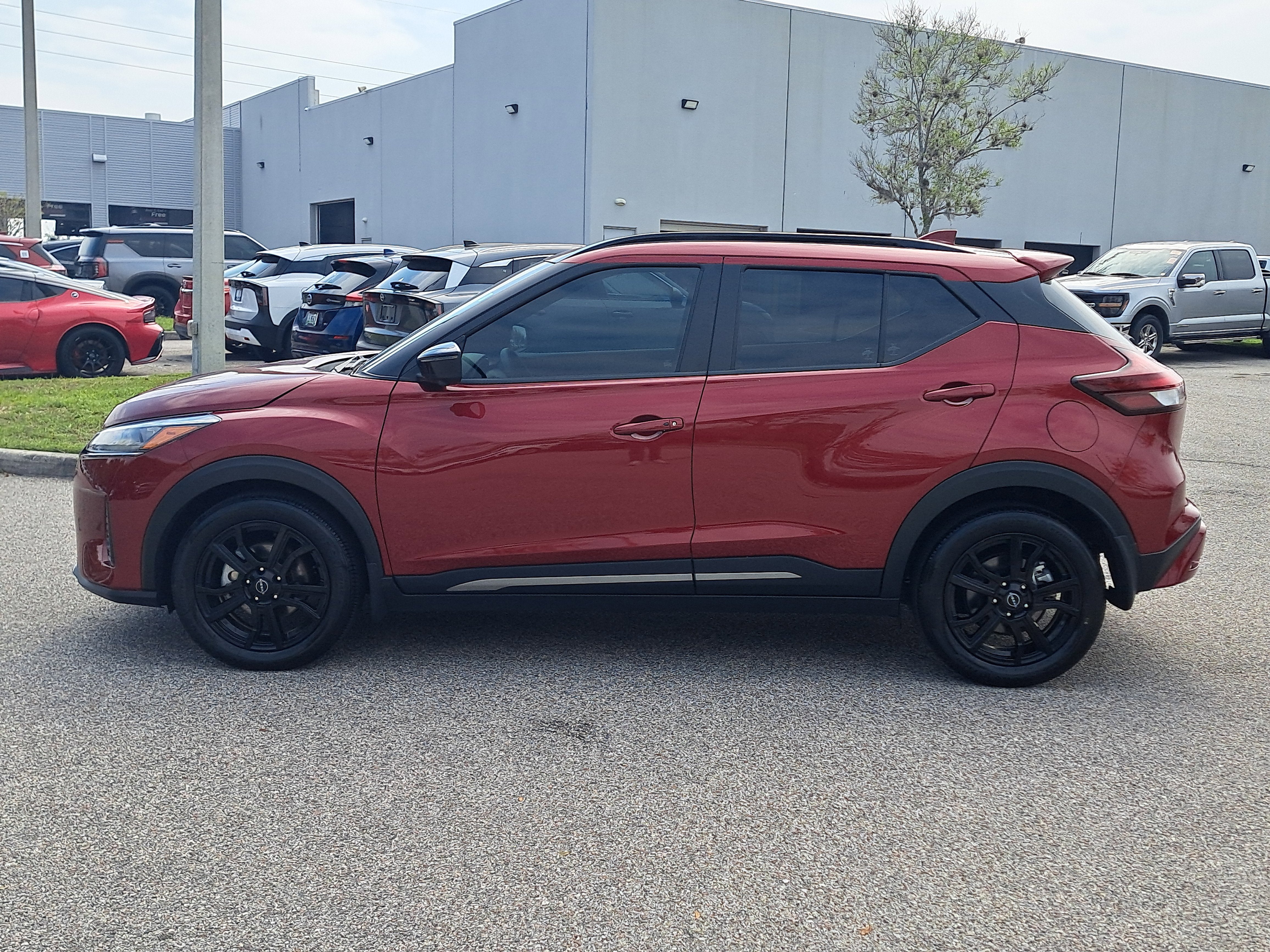 2024 Nissan Kicks SR